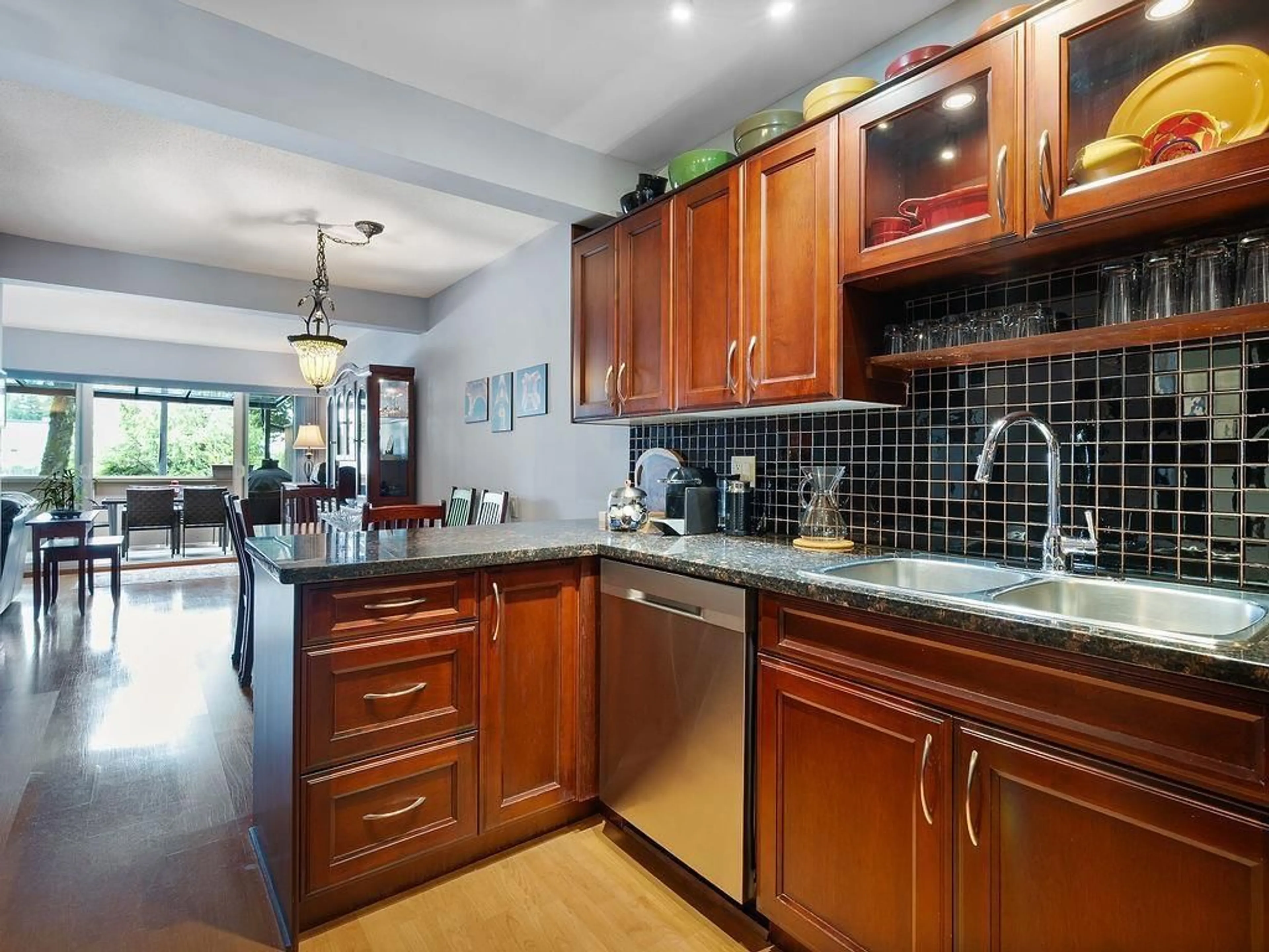 Open concept kitchen, ceramic/tile floor for 99 - 13796 CENTRAL, Surrey British Columbia V3T1R9