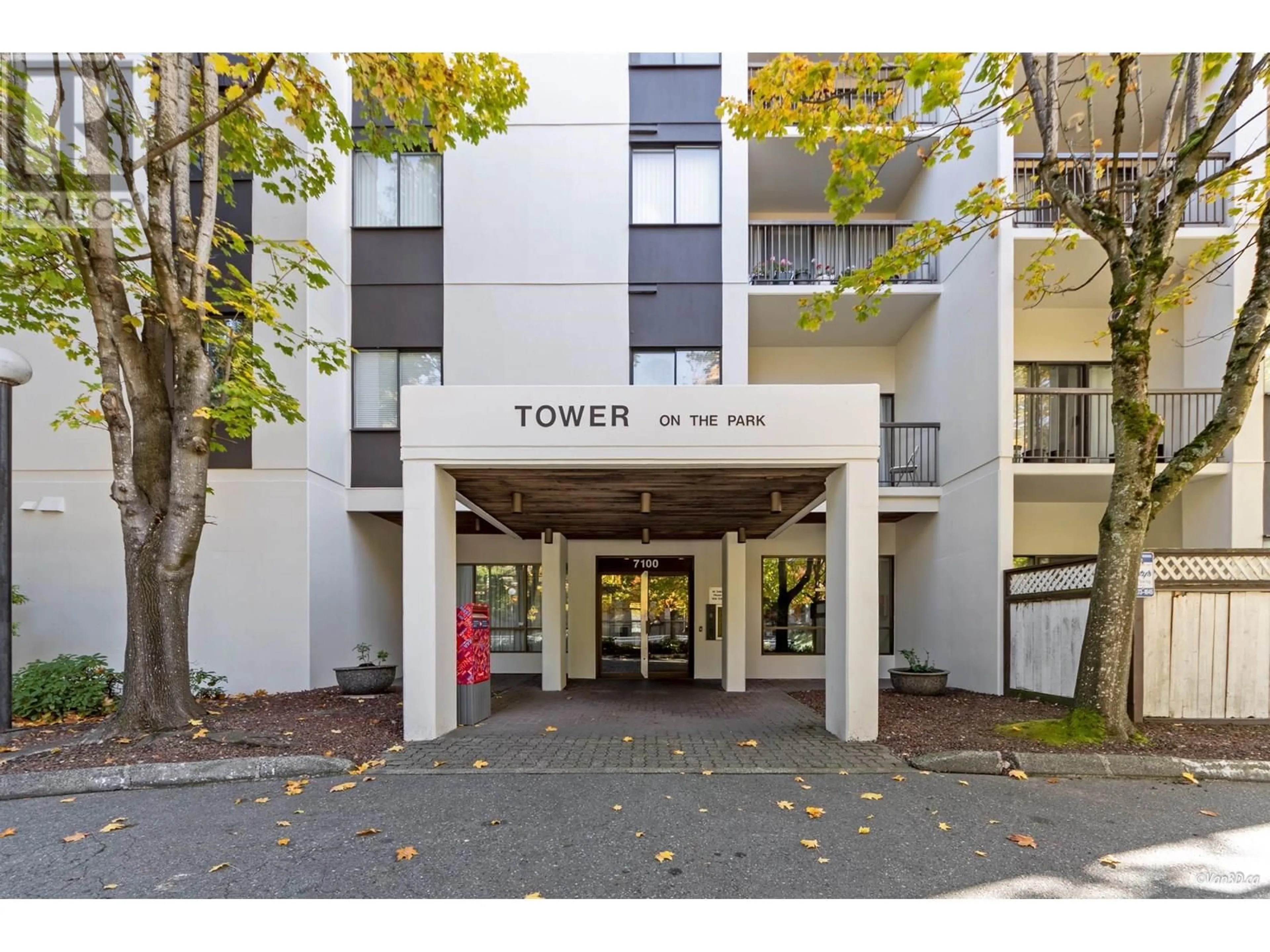Indoor foyer for 304 - 7100 GILBERT ROAD, Richmond British Columbia V7C5C3