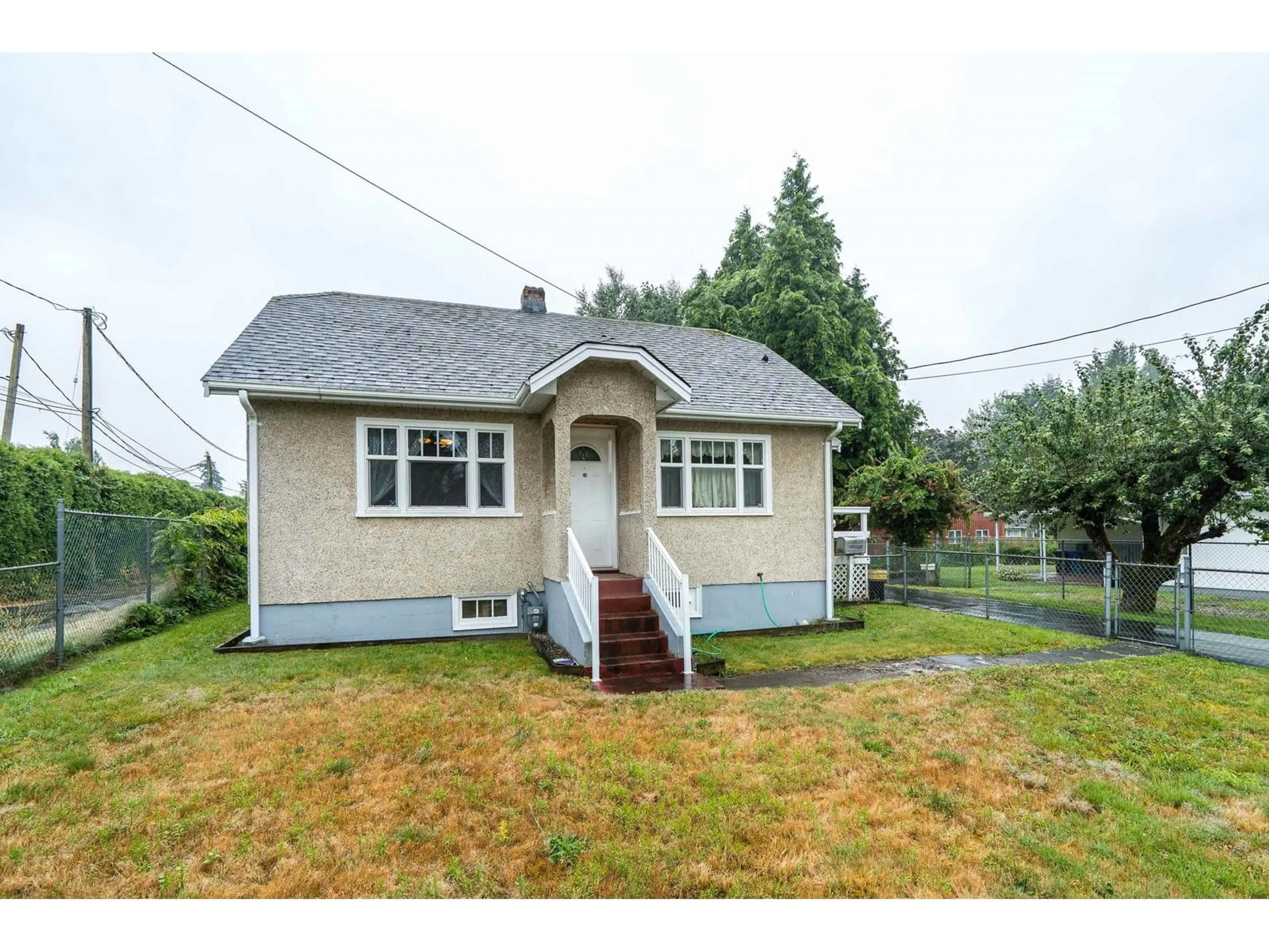 Home with vinyl exterior material, street for 33884 MAYFAIR, Abbotsford British Columbia V2S1R2