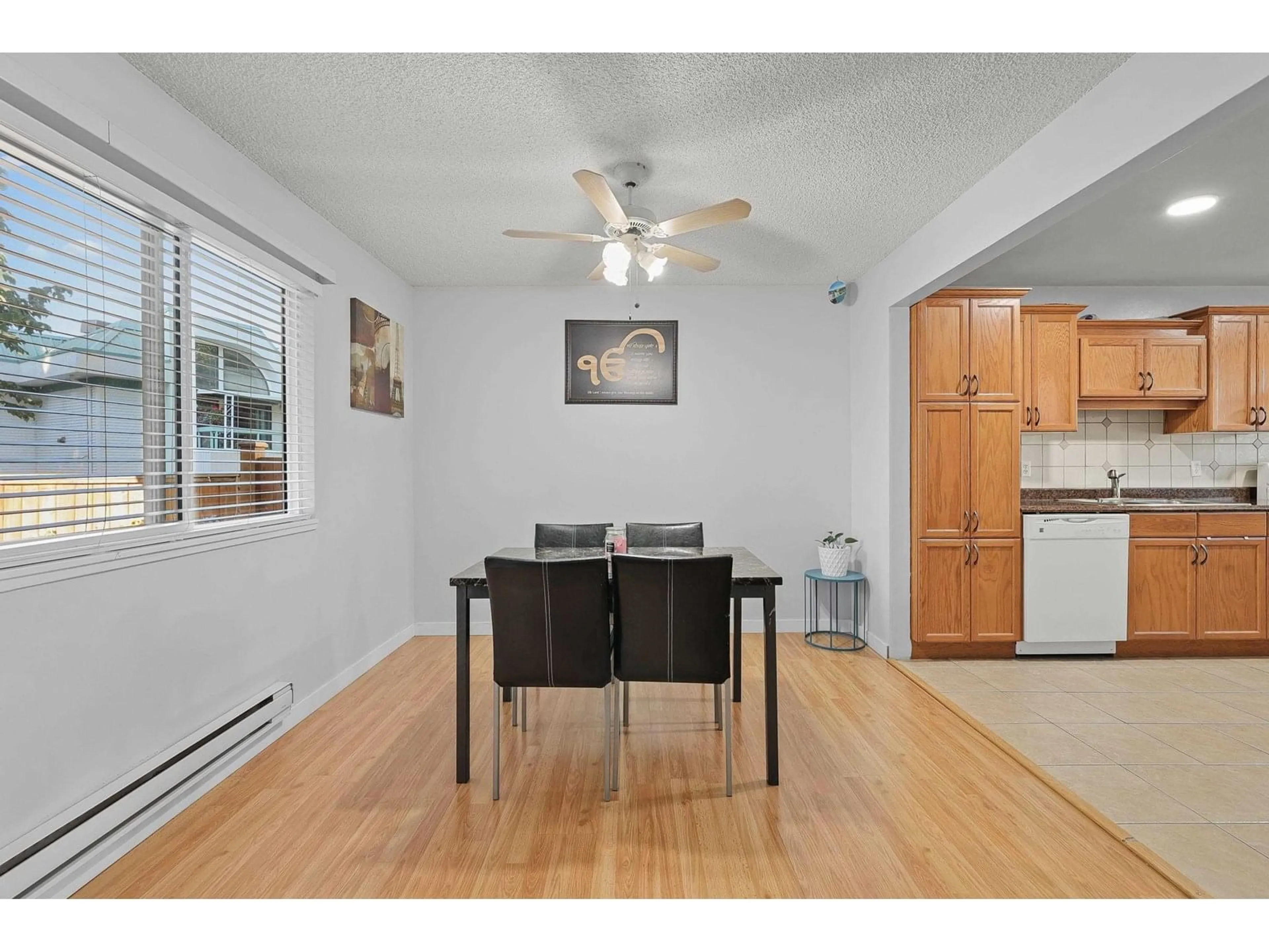 Dining room, wood/laminate floor for 14 - 2830 BOURQUIN WEST, Abbotsford British Columbia V2S5N8