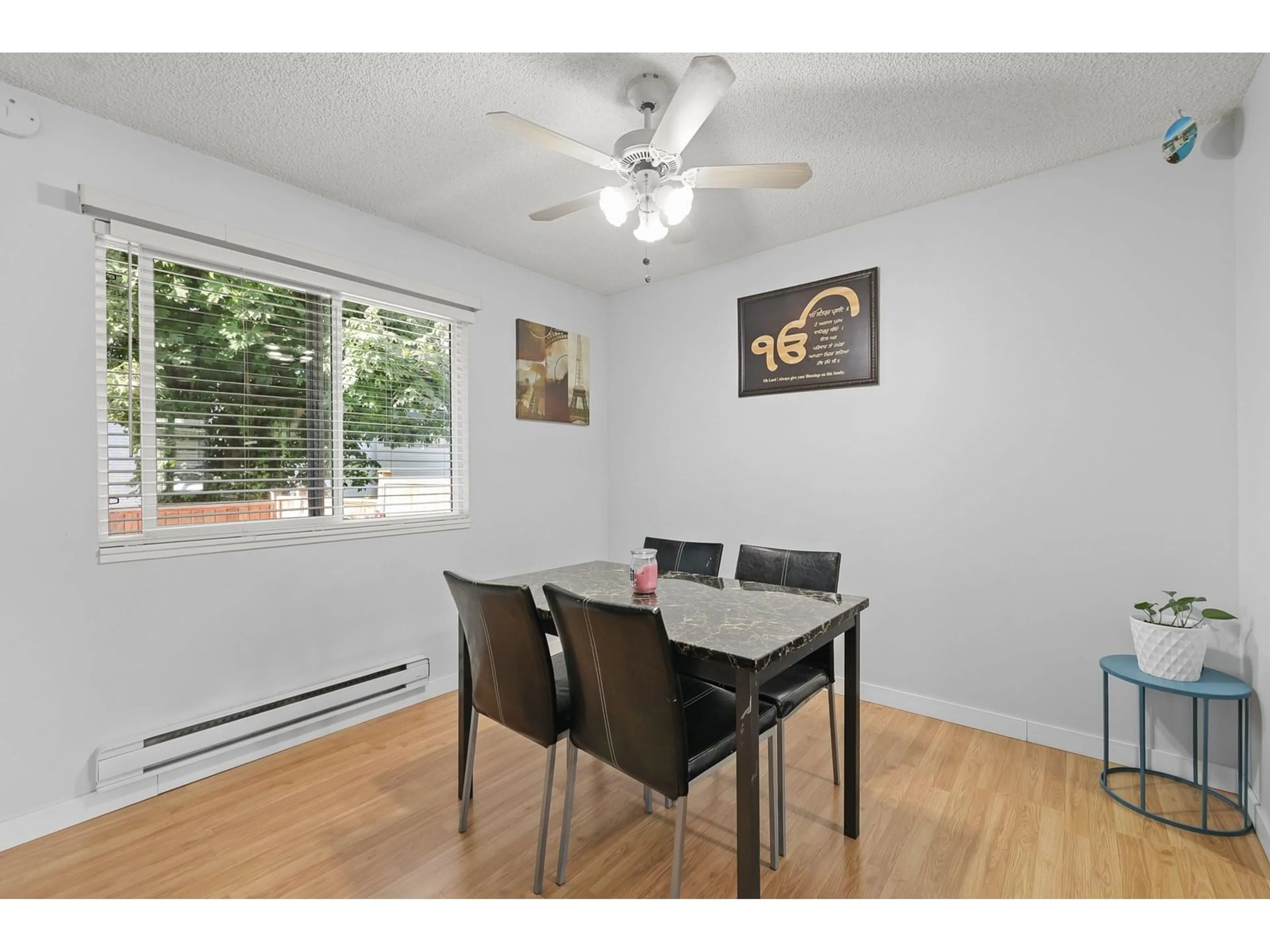 Dining room, wood/laminate floor for 14 - 2830 BOURQUIN WEST, Abbotsford British Columbia V2S5N8