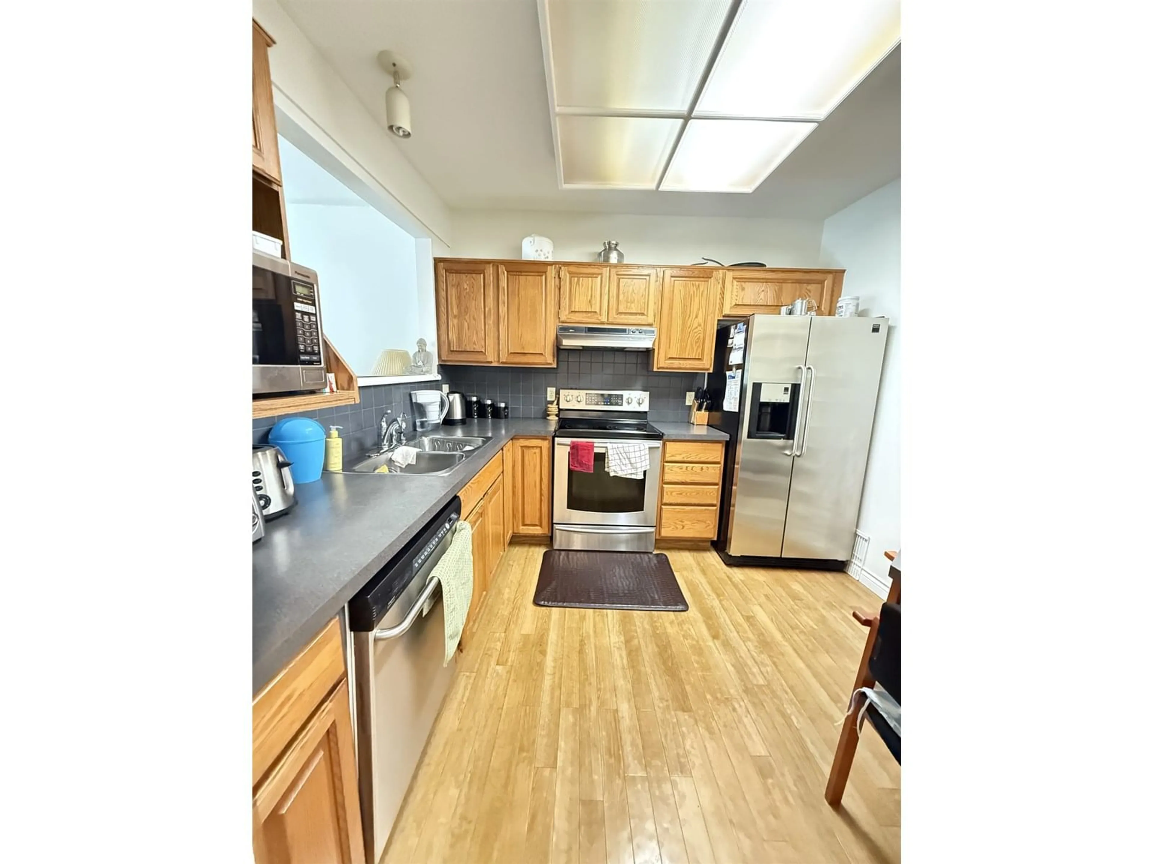 Standard kitchen, unknown for 207 - 1255 BEST, White Rock British Columbia V4B4E1