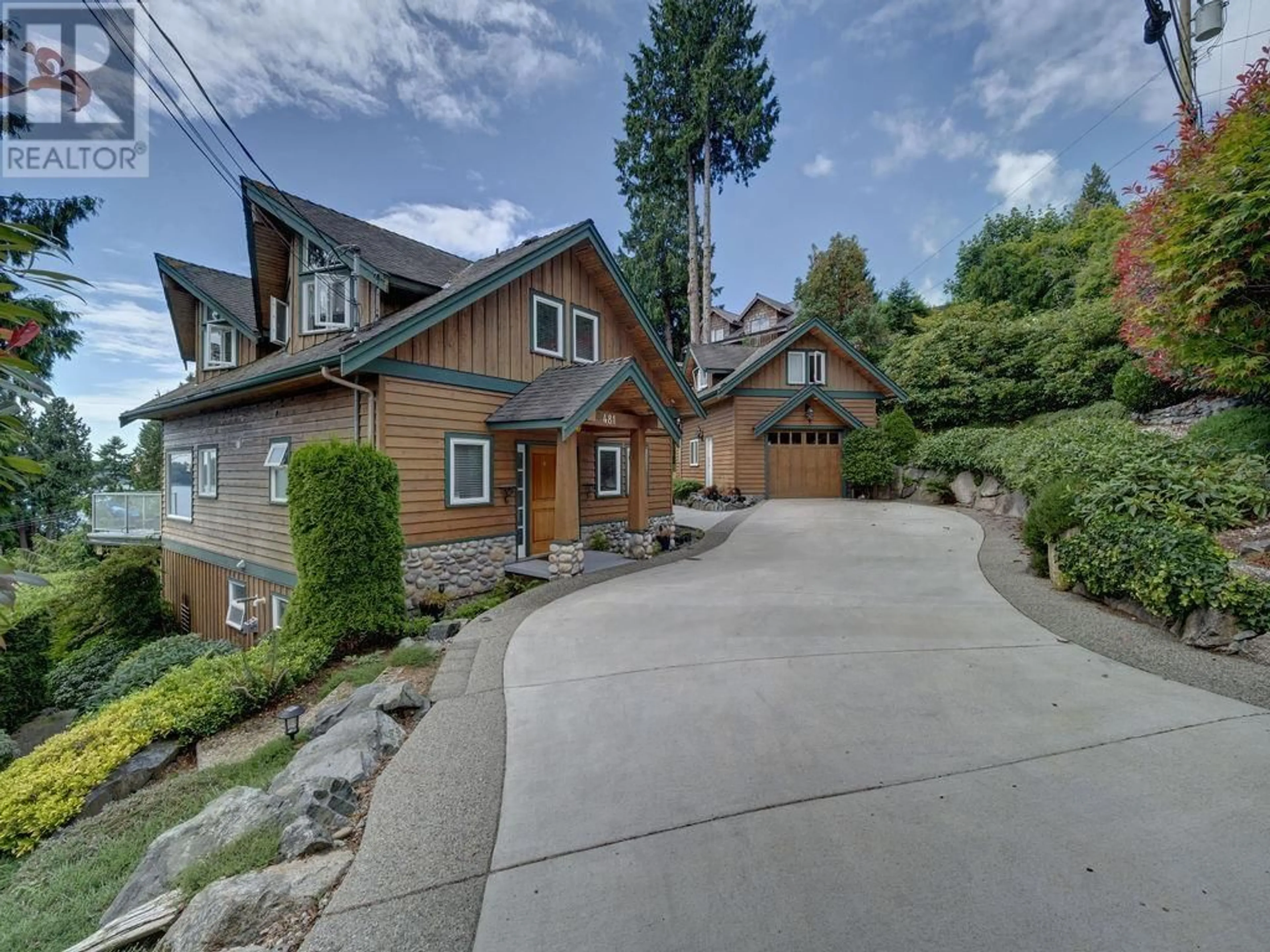 A pic from outside/outdoor area/front of a property/back of a property/a pic from drone, street for 481 CENTRAL AVENUE, Gibsons British Columbia V0N1V1