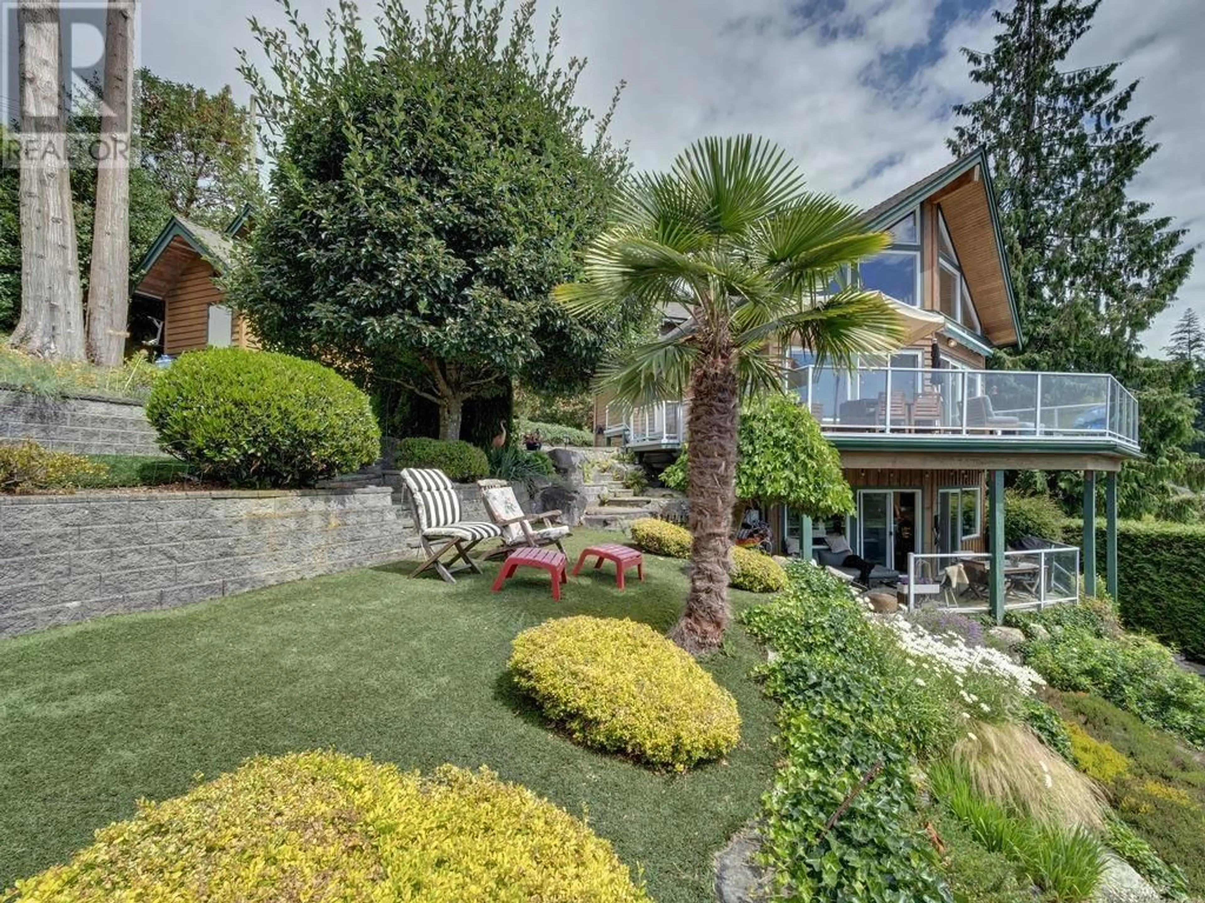 A pic from outside/outdoor area/front of a property/back of a property/a pic from drone, mountain view for 481 CENTRAL AVENUE, Gibsons British Columbia V0N1V1