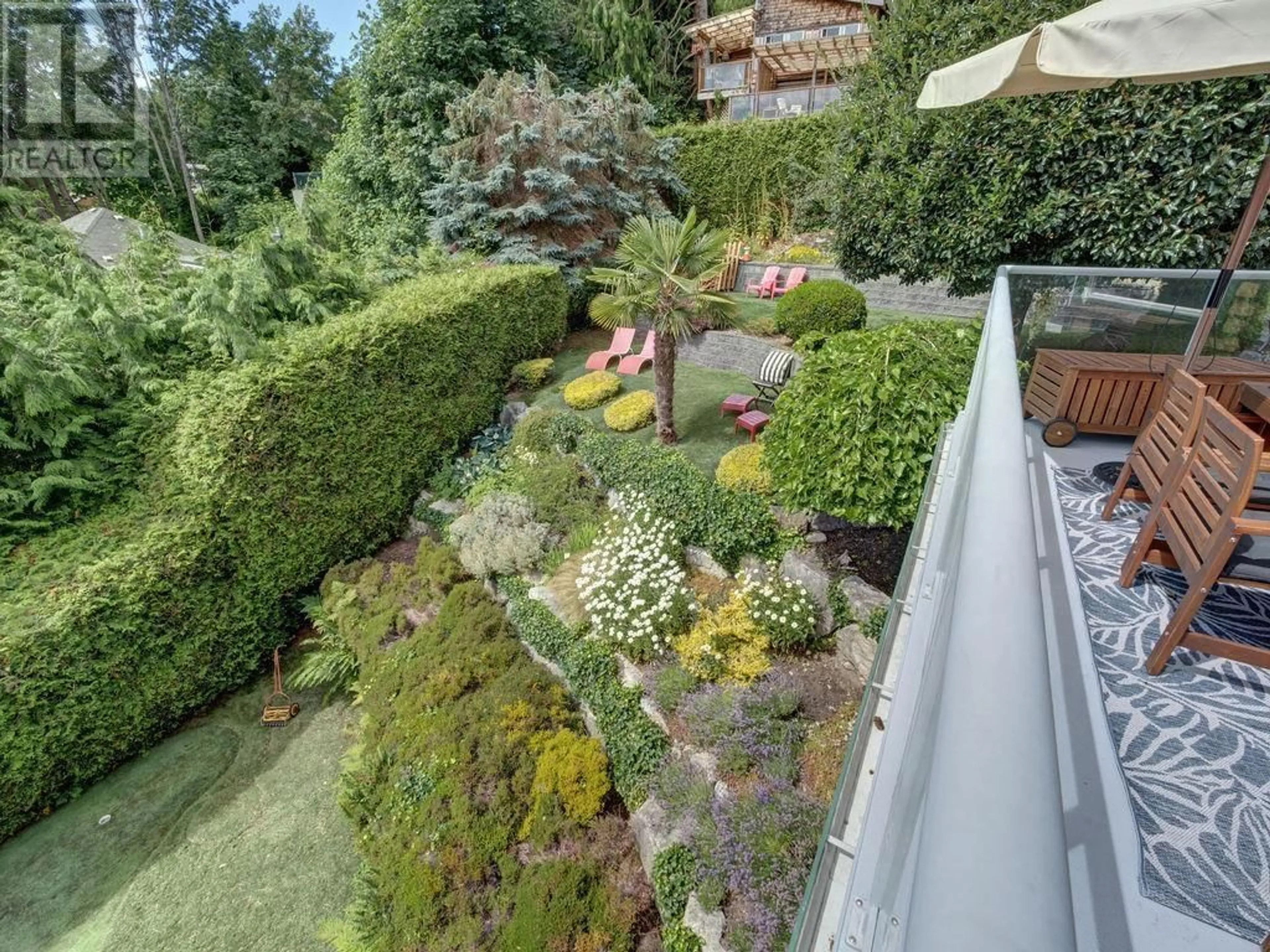 A pic from outside/outdoor area/front of a property/back of a property/a pic from drone, unknown for 481 CENTRAL AVENUE, Gibsons British Columbia V0N1V1