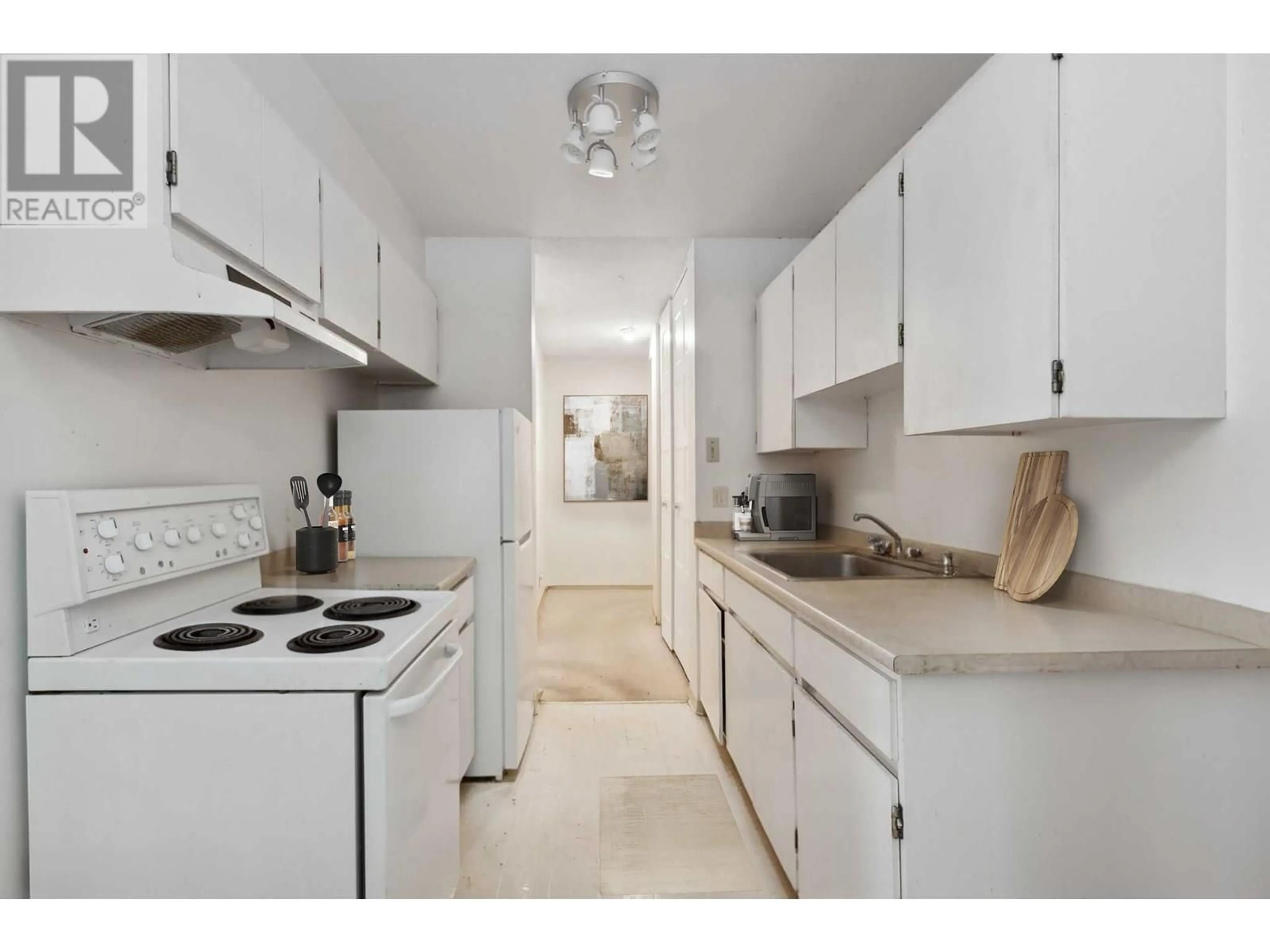 Standard kitchen, unknown for 204 - 2016 FULLERTON AVENUE, North Vancouver British Columbia V7P3E6