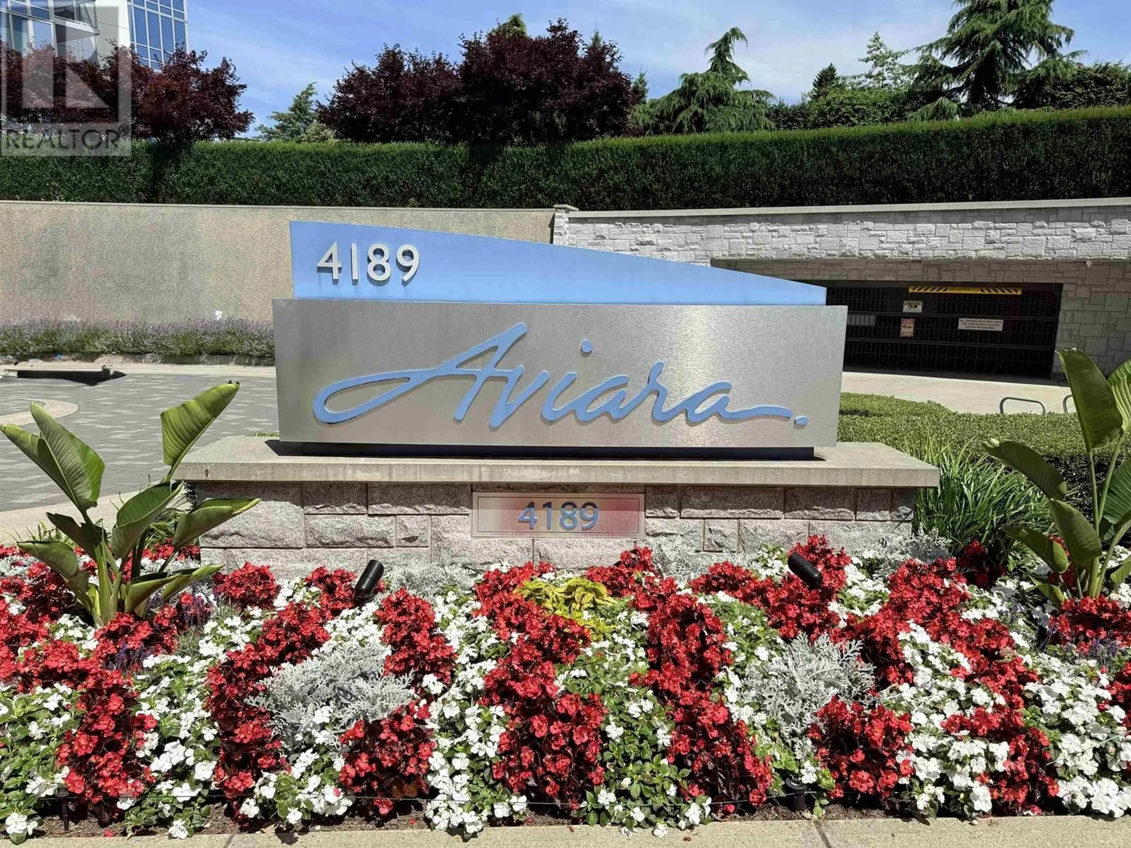 Indoor foyer for 2503 - 4189 HALIFAX STREET, Burnaby British Columbia V5C0H9