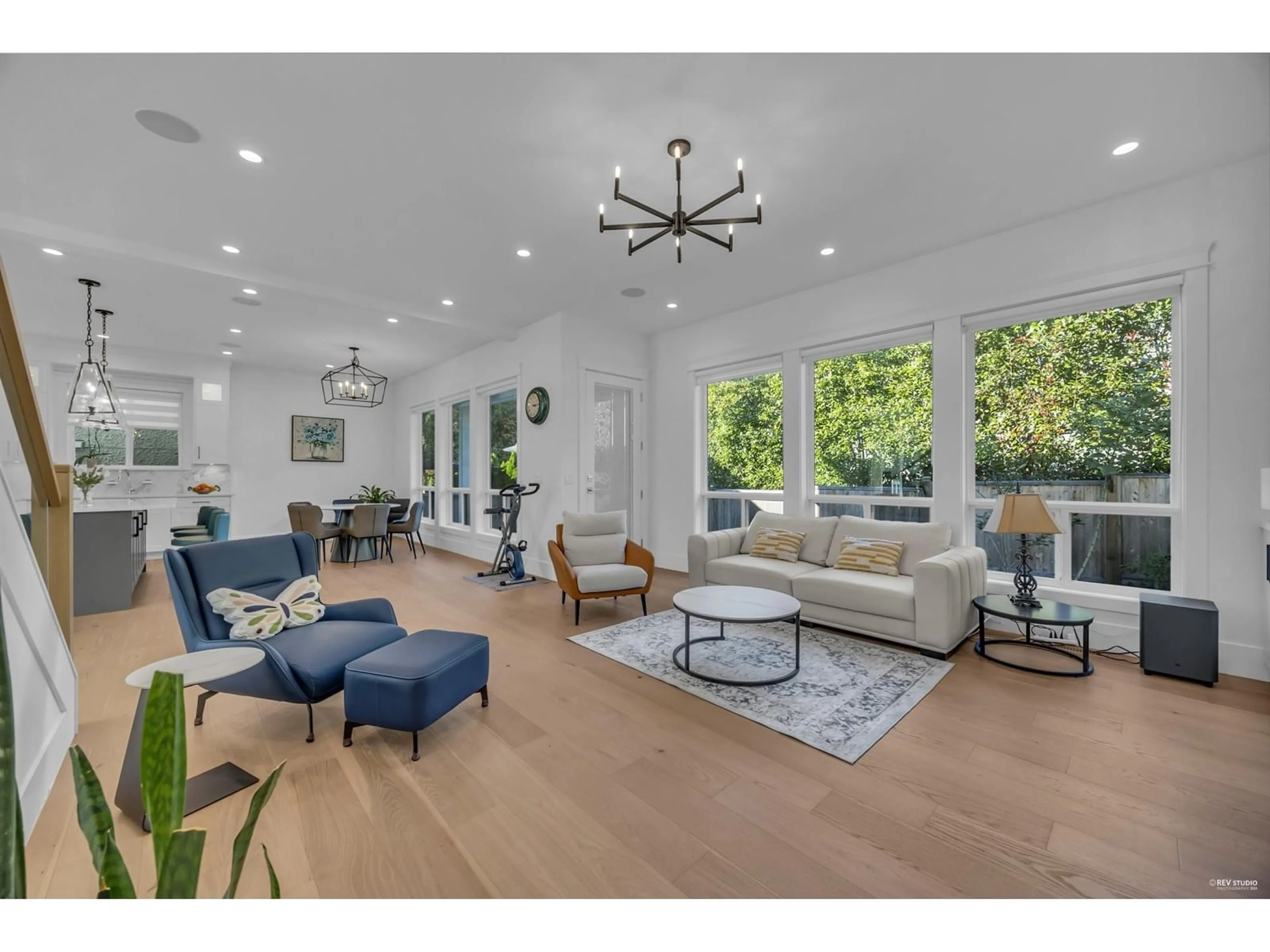 Living room with furniture, unknown for 878 163A, Surrey British Columbia V4A0B3