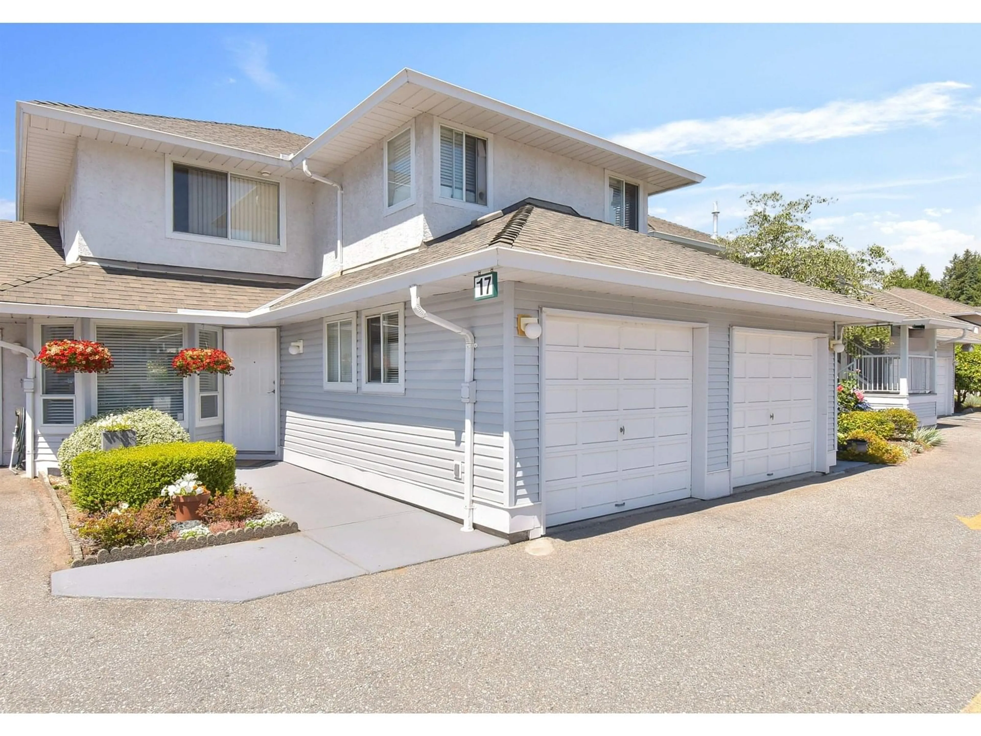 Home with vinyl exterior material, street for 17 - 2475 EMERSON, Abbotsford British Columbia V2T4W5