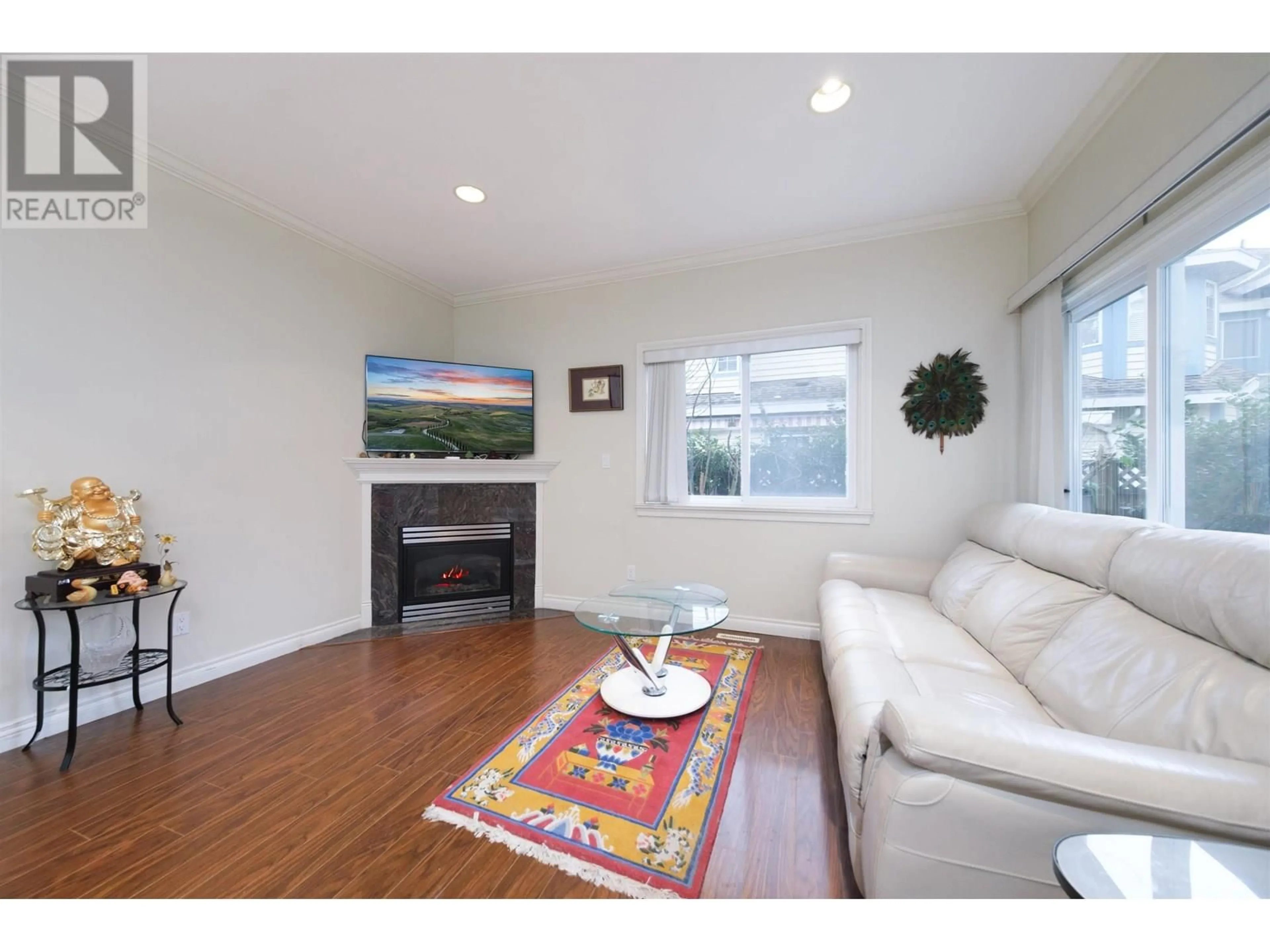 Living room with furniture, wood/laminate floor for 3 - 7320 ST ALBANS ROAD, Richmond British Columbia V6Y2K3