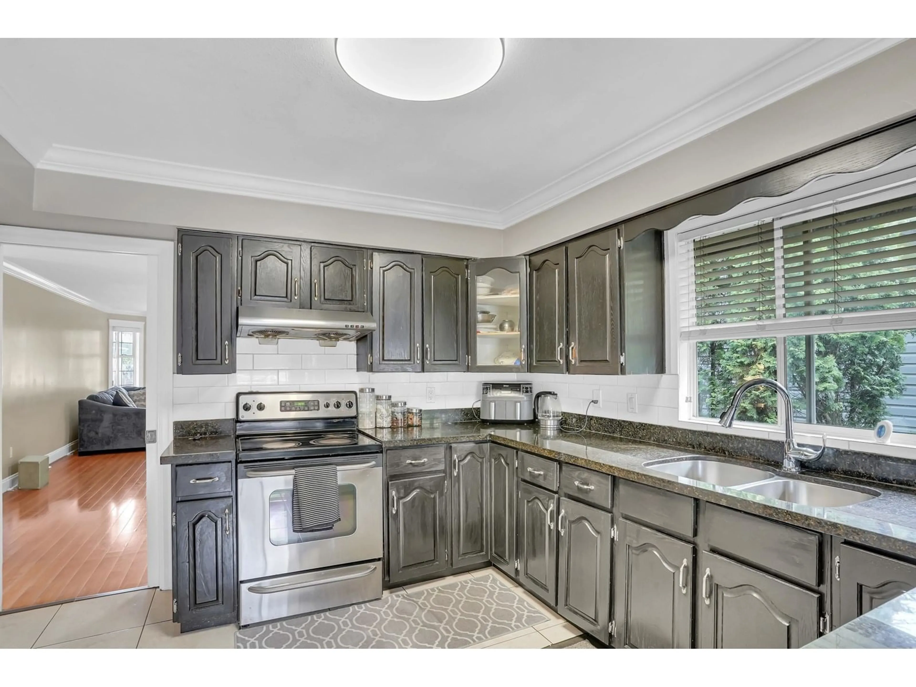 Open concept kitchen, ceramic/tile floor for 7015 142, Surrey British Columbia V3W5N4