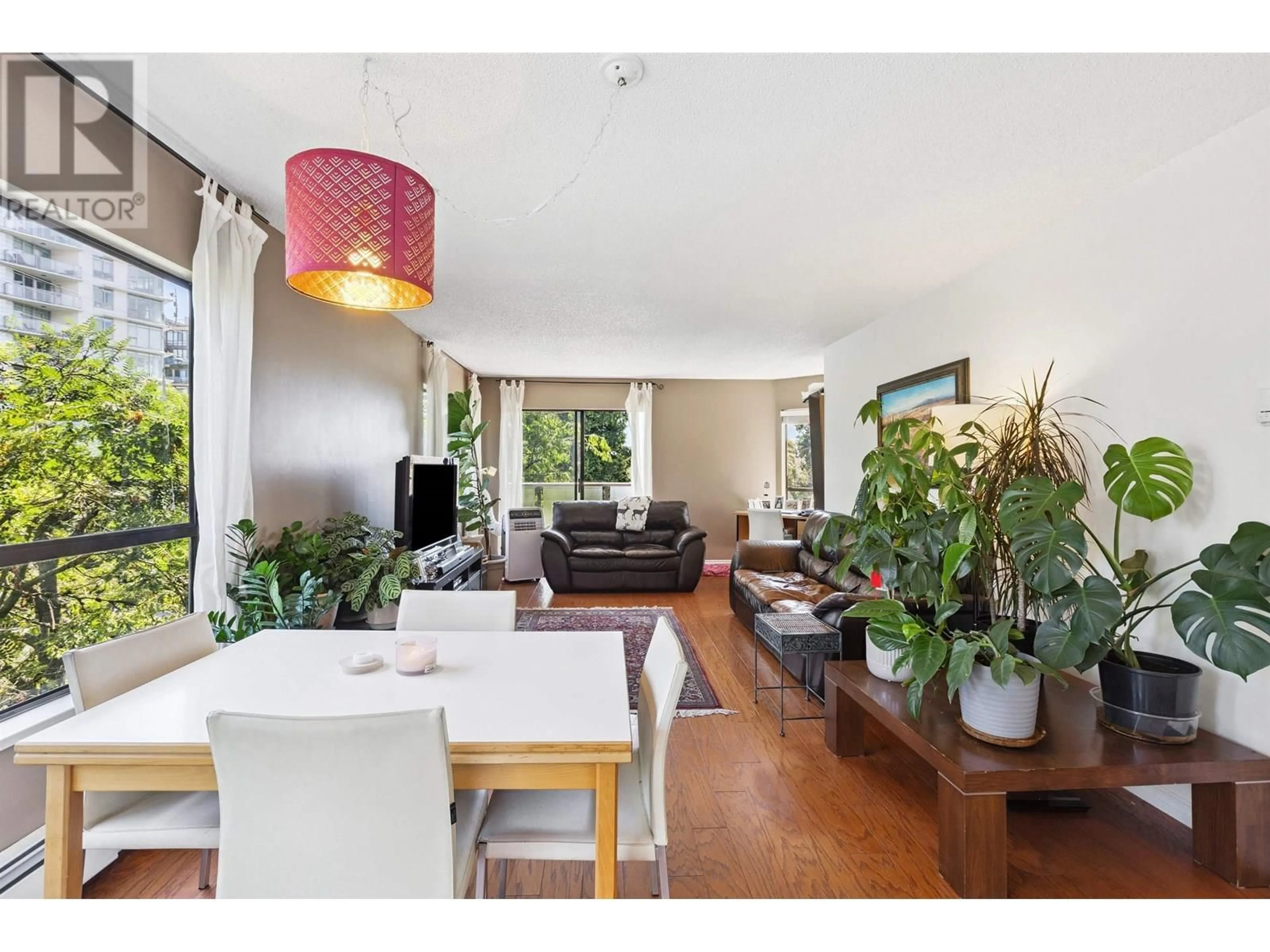 Living room with furniture, unknown for 221 - 210 2ND STREET, North Vancouver British Columbia V7M1C6
