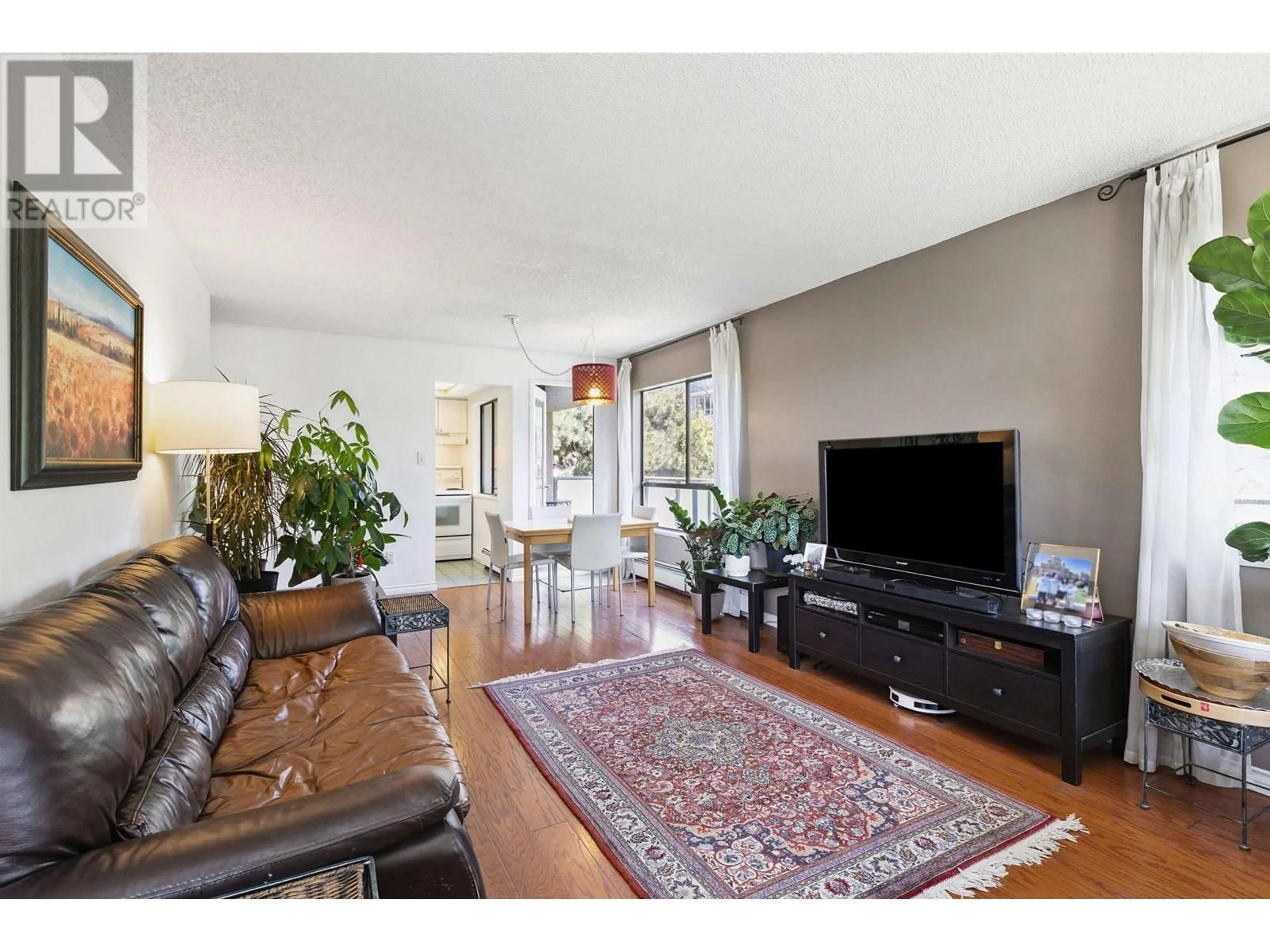 Living room with furniture, unknown for 221 - 210 2ND STREET, North Vancouver British Columbia V7M1C6