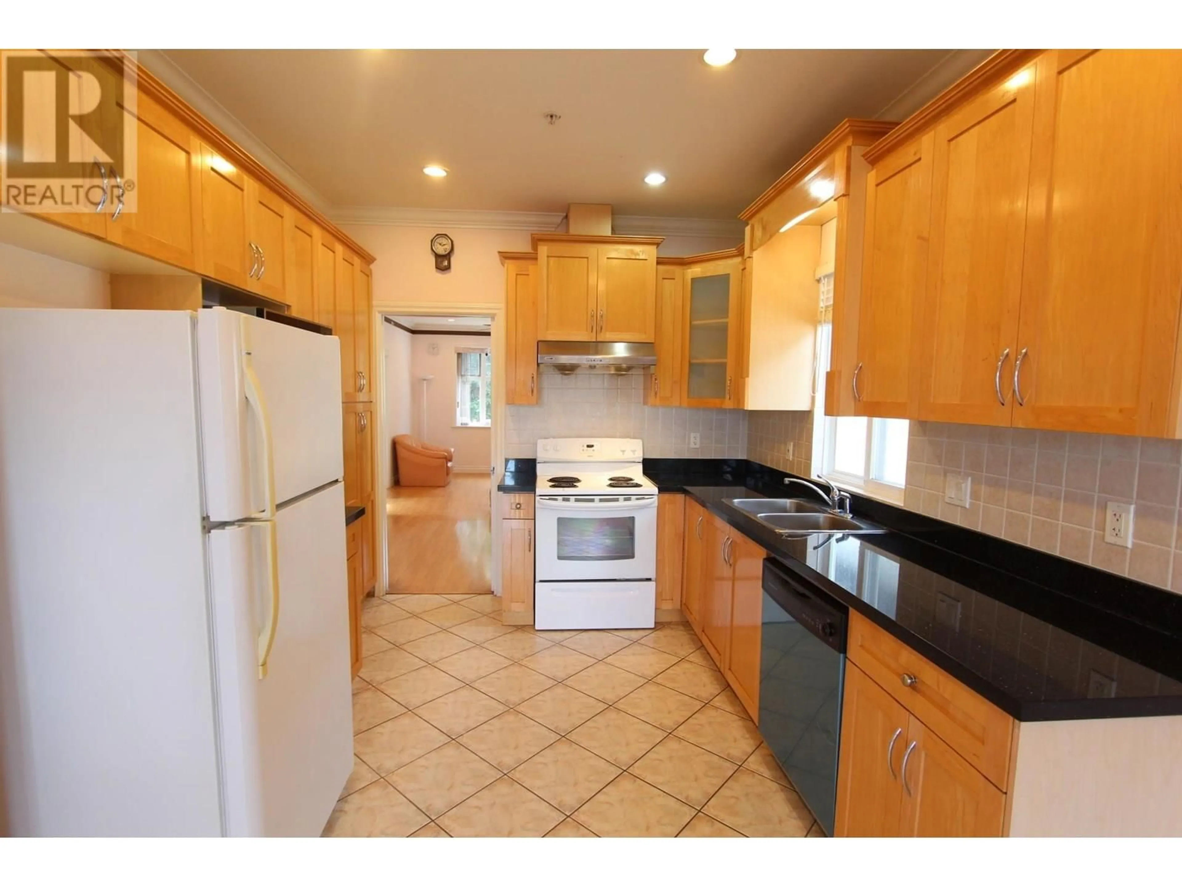 Standard kitchen, ceramic/tile floor for 3447 PRICE STREET, Vancouver British Columbia V5R5R2