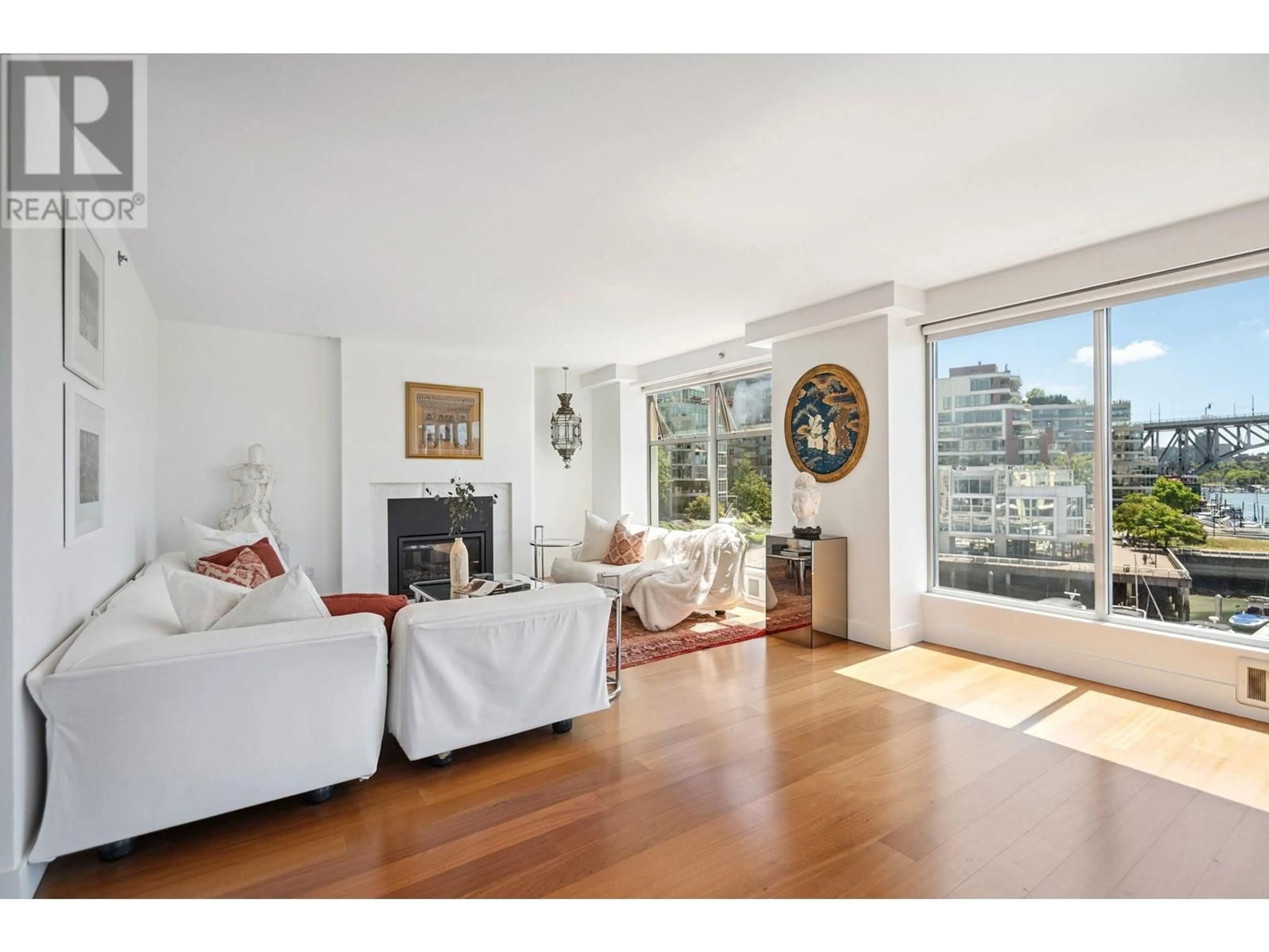 Living room with furniture, unknown for 301 - 1012 BEACH AVENUE, Vancouver British Columbia V6E1T7