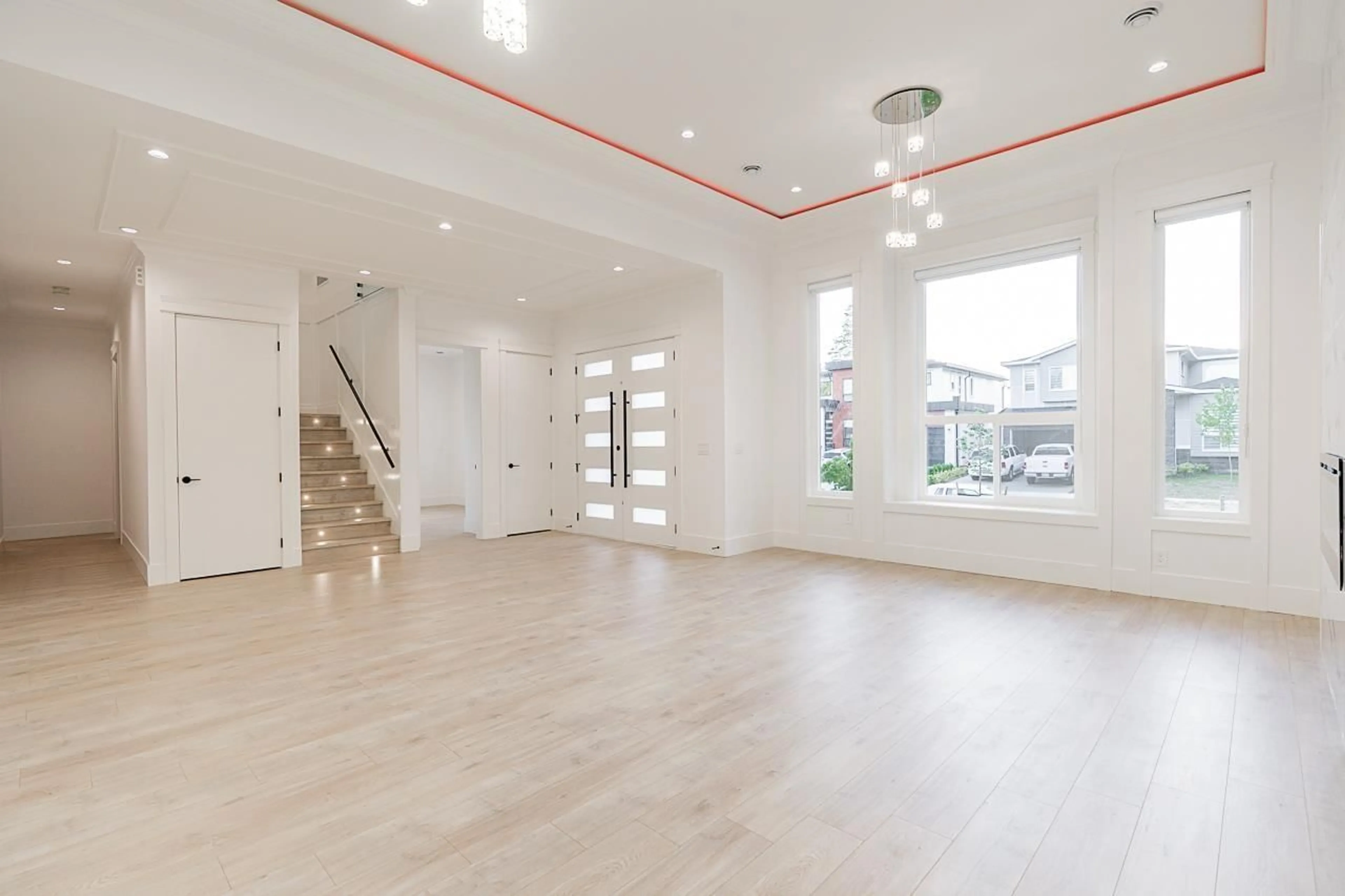 Indoor foyer for 2728 201, Langley British Columbia V2Z0B6