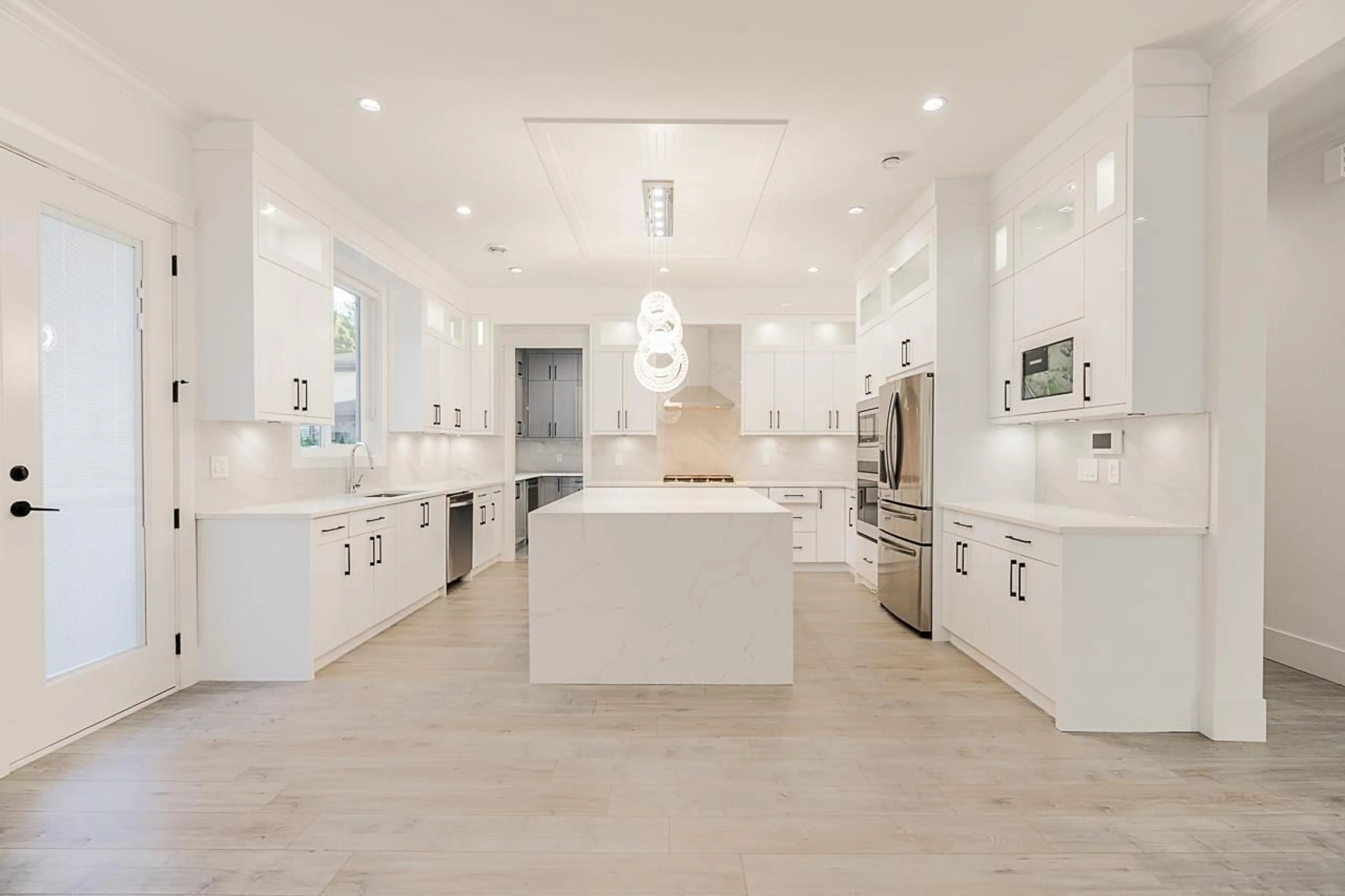 Contemporary kitchen, ceramic/tile floor for 2728 201, Langley British Columbia V2Z0B6