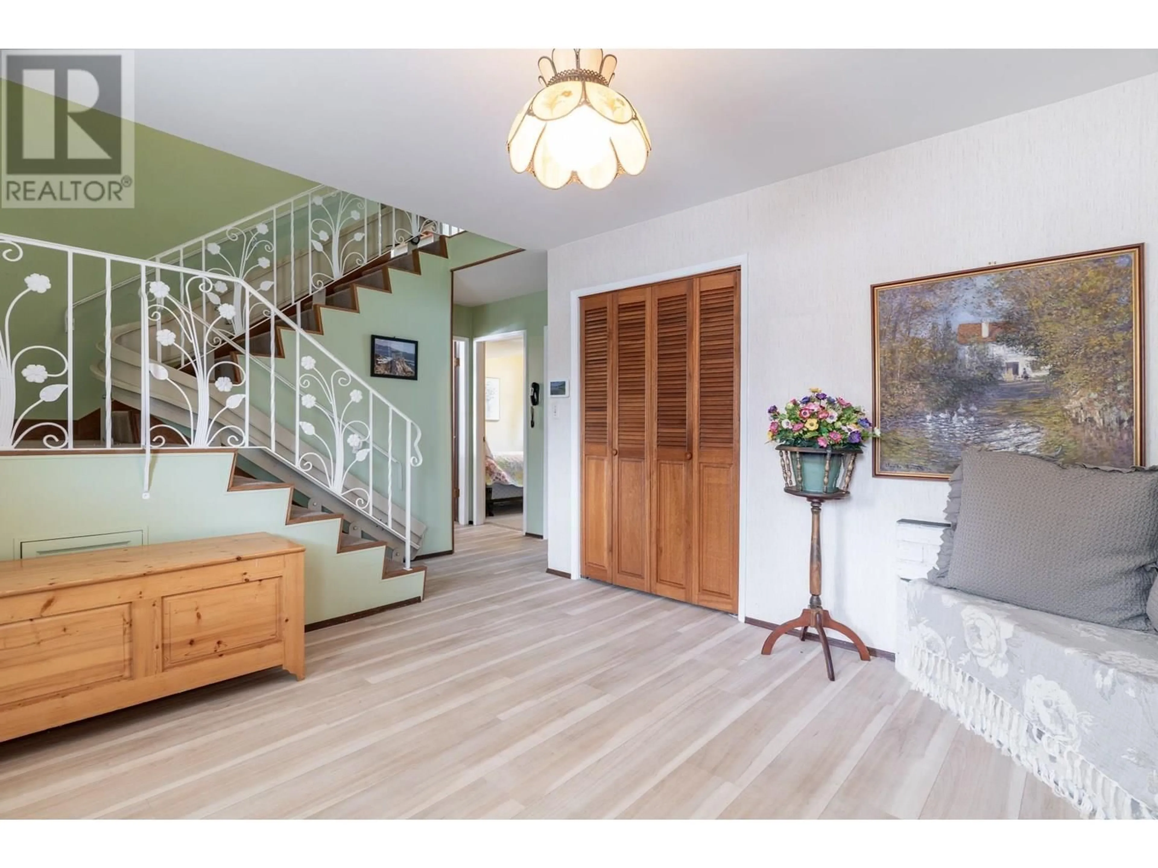Indoor foyer for 5451 7B AVENUE, Delta British Columbia V4M1S7