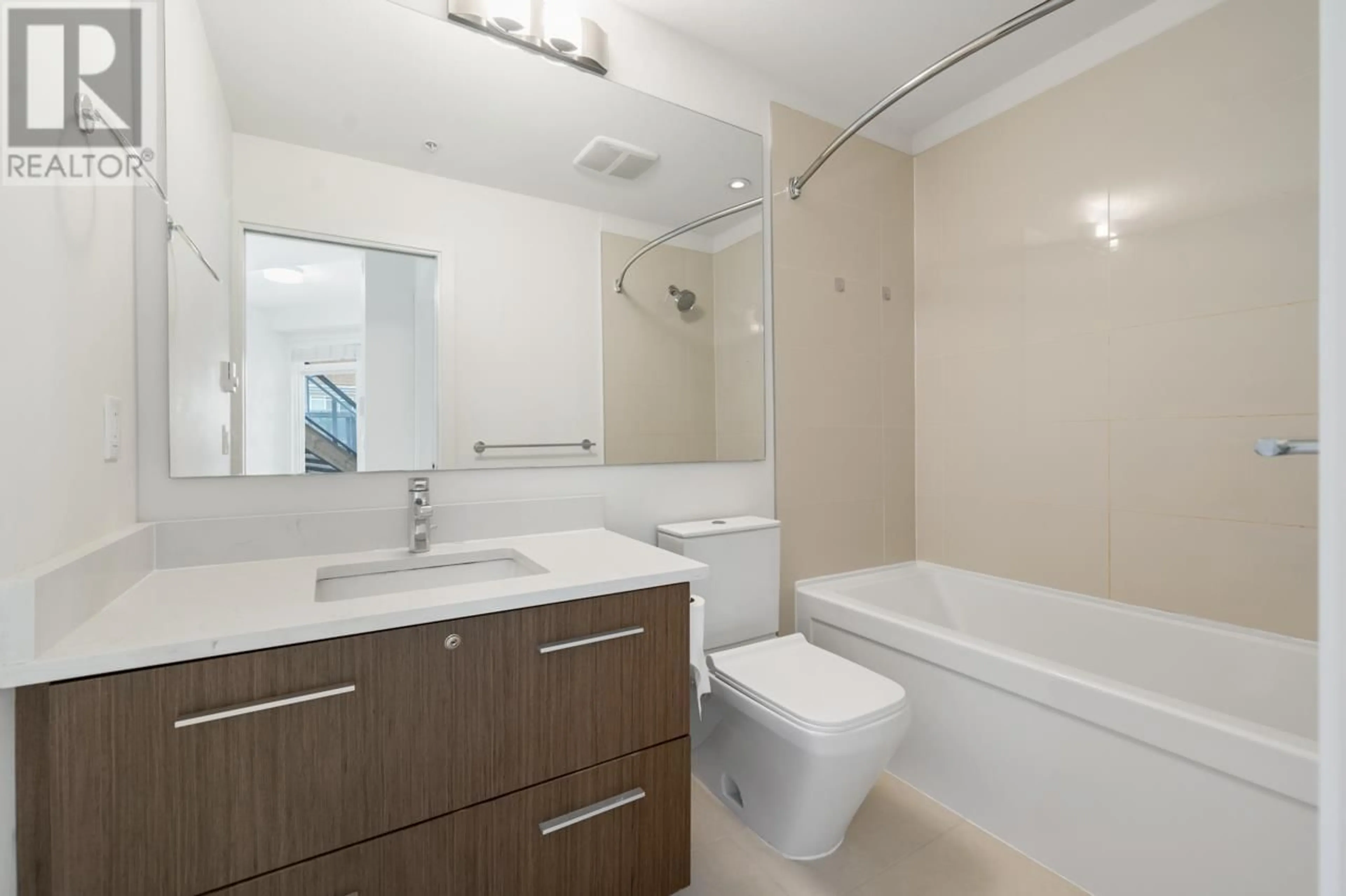 Standard bathroom, ceramic/tile floor for PH7 - 3462 ROSS DRIVE, Vancouver British Columbia V6S0H6