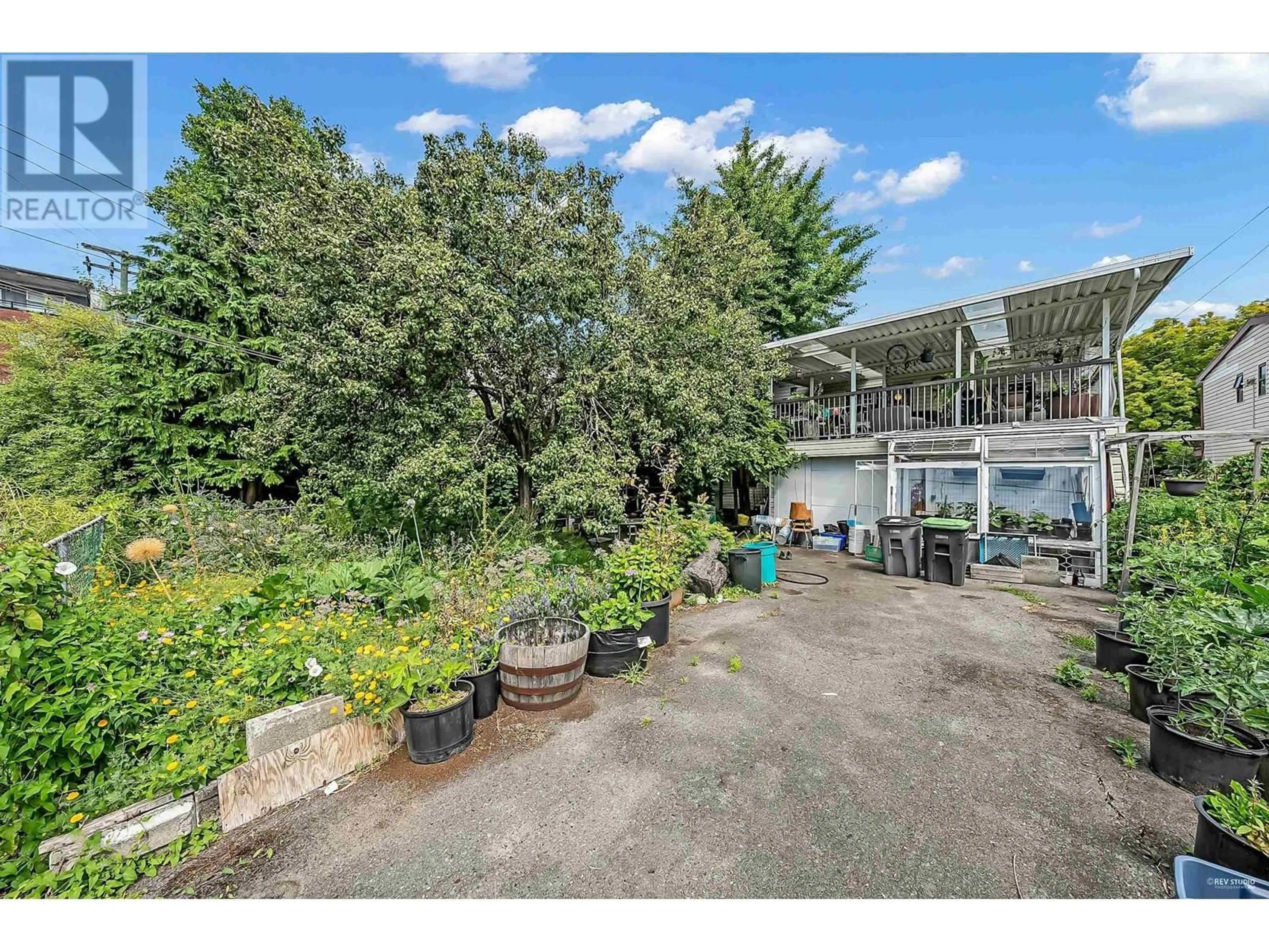 A pic from outside/outdoor area/front of a property/back of a property/a pic from drone, water/lake/river/ocean view for 744 19TH AVENUE, Vancouver British Columbia V5V1K3