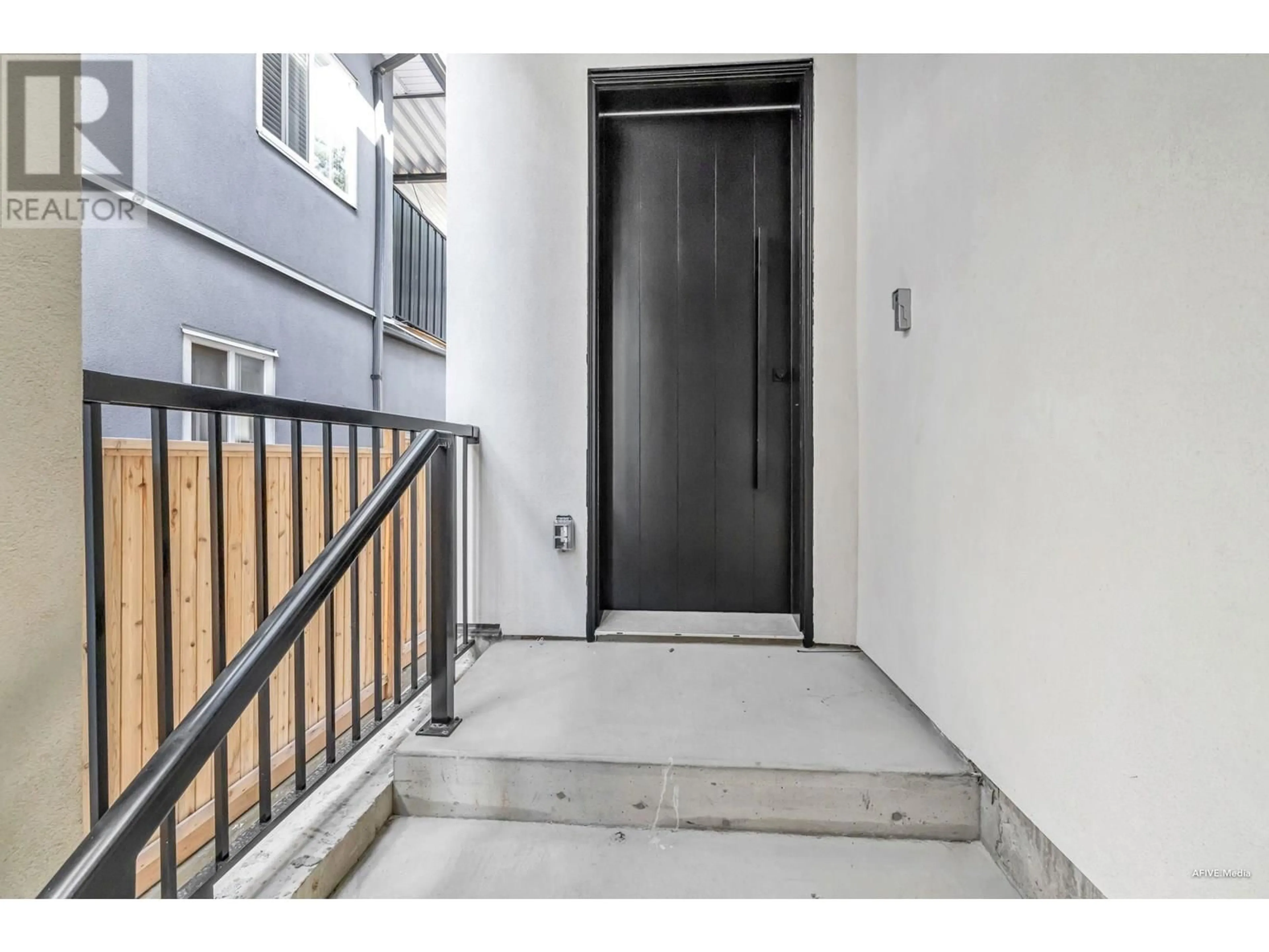 Indoor entryway for 2 773 61ST AVENUE, Vancouver British Columbia V5X2C1