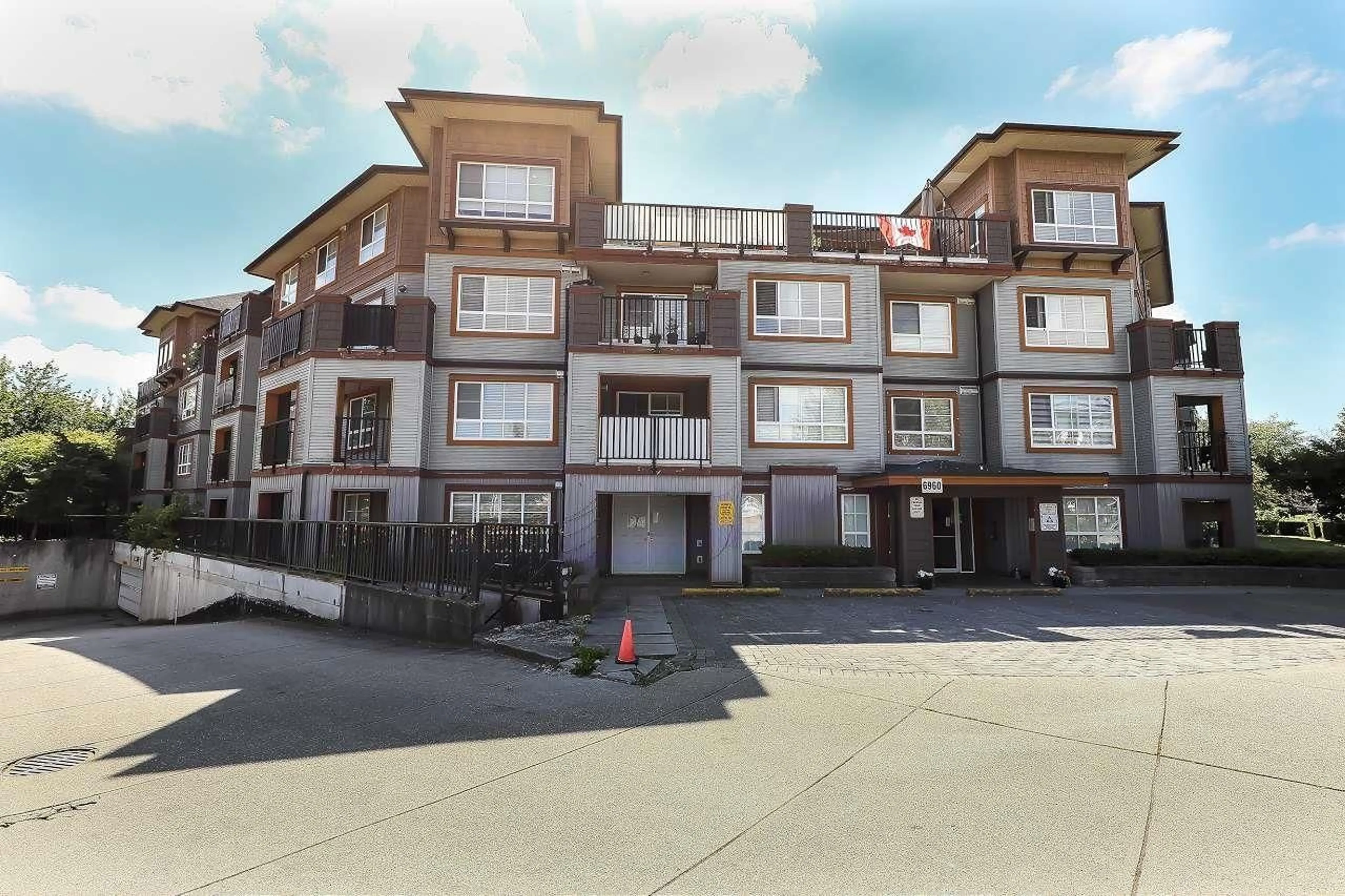 Unknown for 213 - 6960 120, Surrey British Columbia V3W1V4