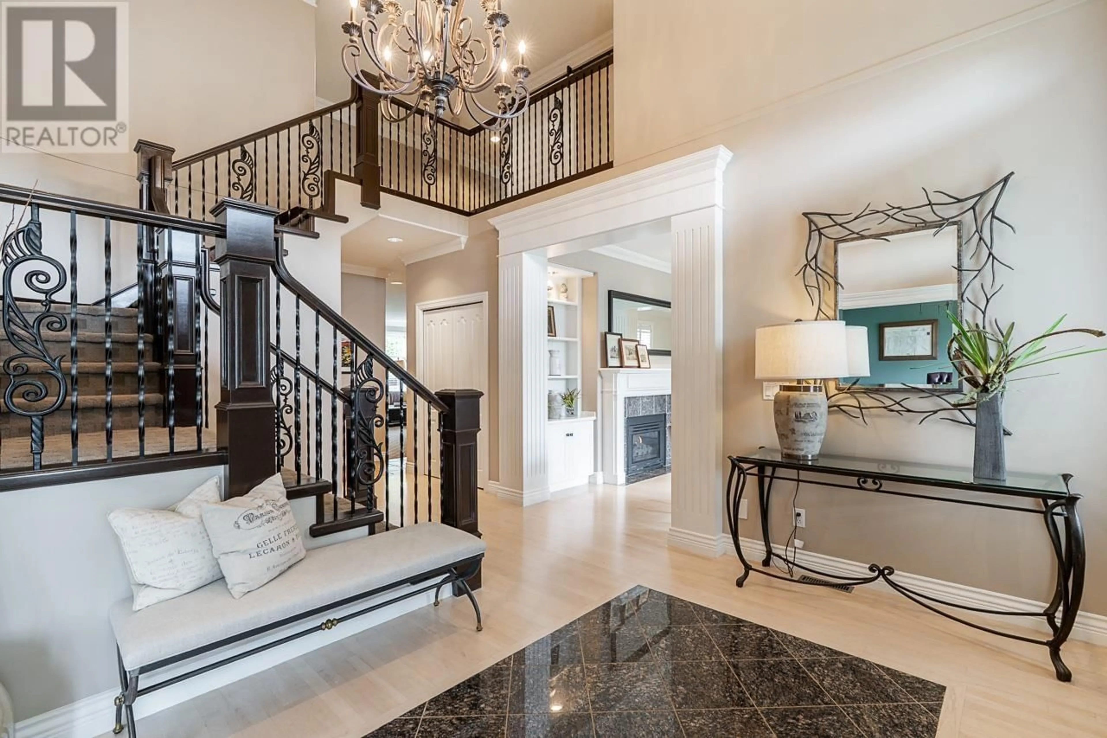 Indoor entryway for 3803 EPPING COURT, Burnaby British Columbia V5A3H6