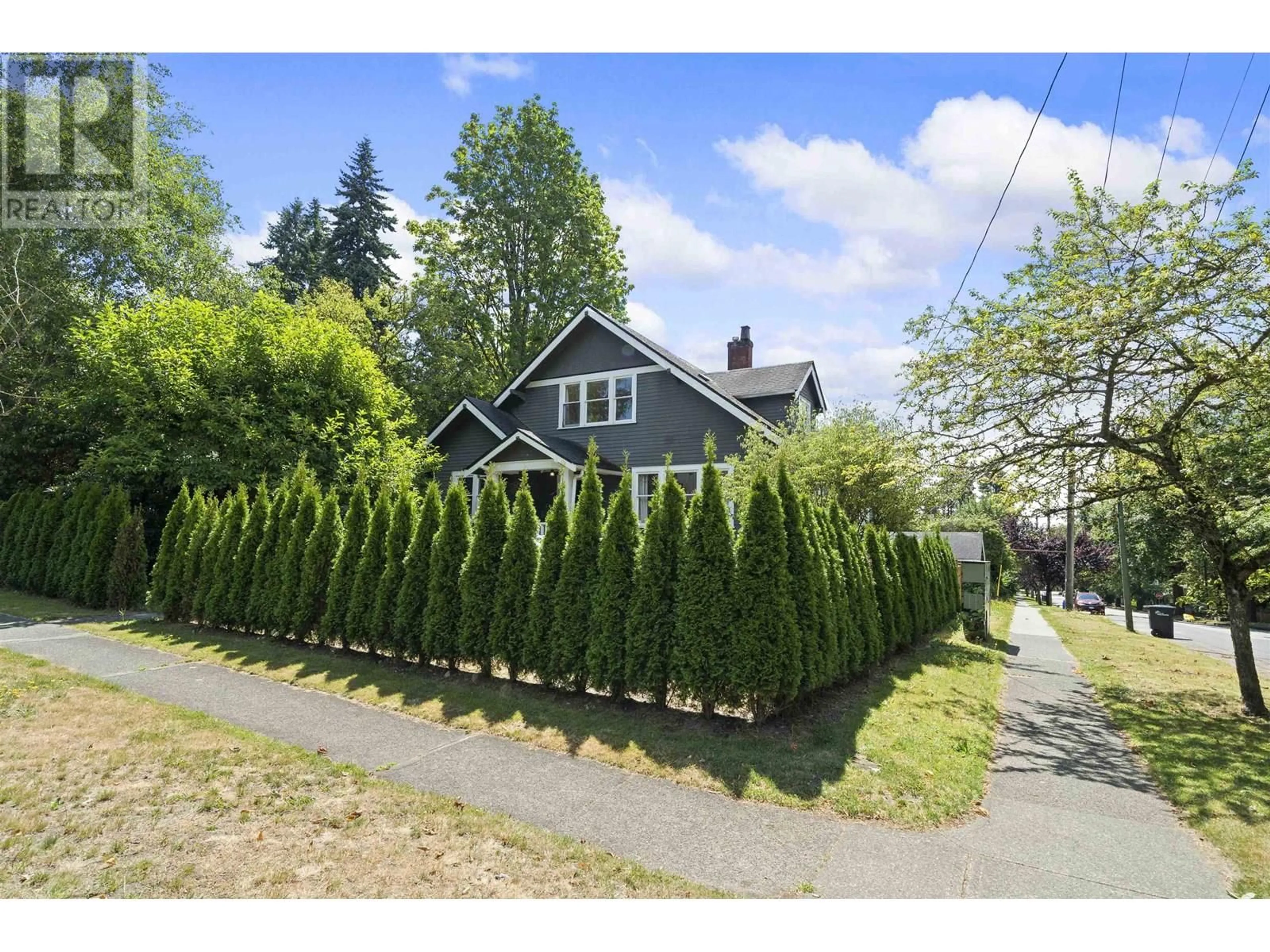 A pic from outside/outdoor area/front of a property/back of a property/a pic from drone, street for 3492 34TH AVENUE, Vancouver British Columbia V6N2K6