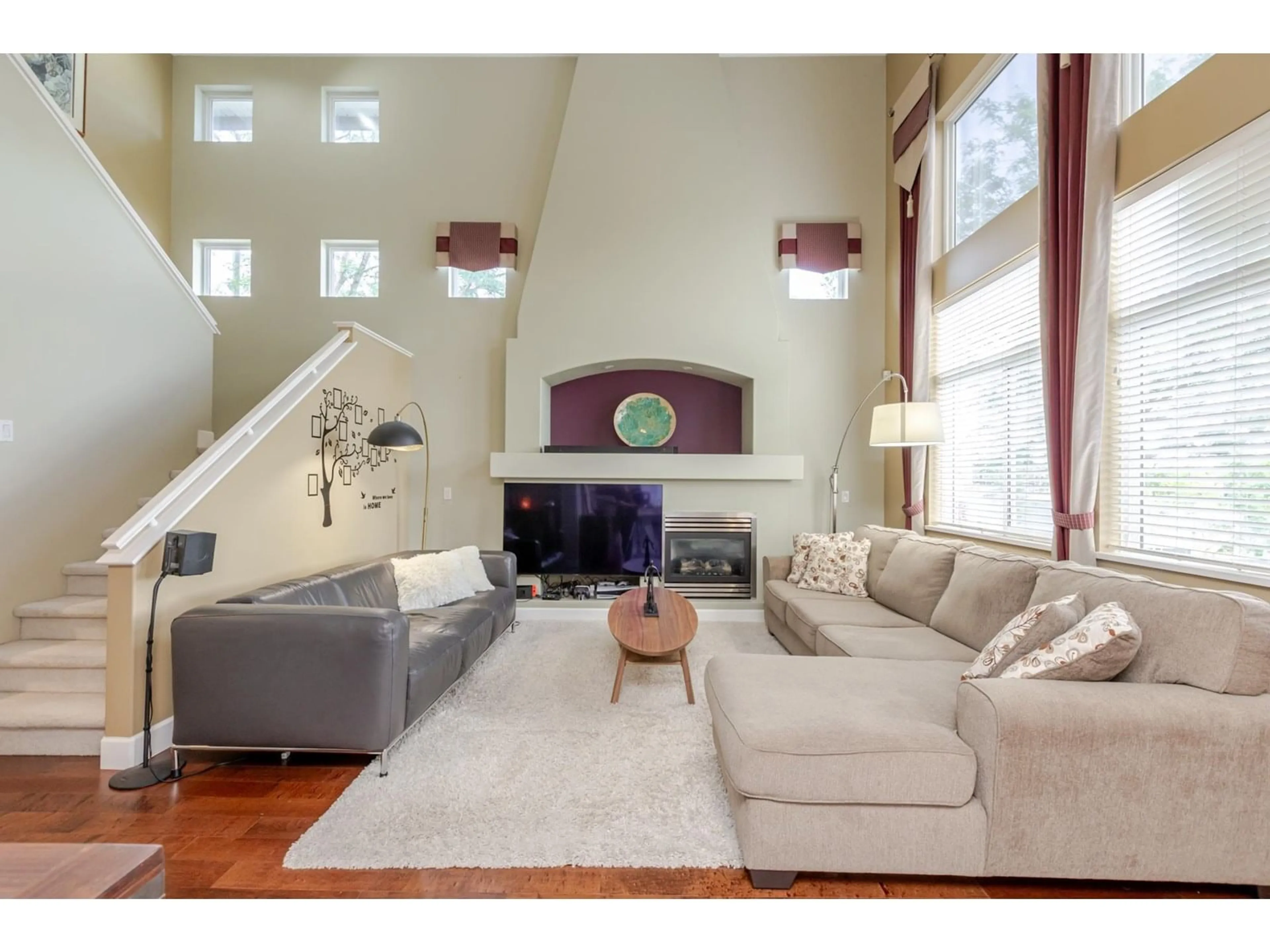 Living room with furniture, unknown for 20216 70A, Langley British Columbia V2Y2Y6
