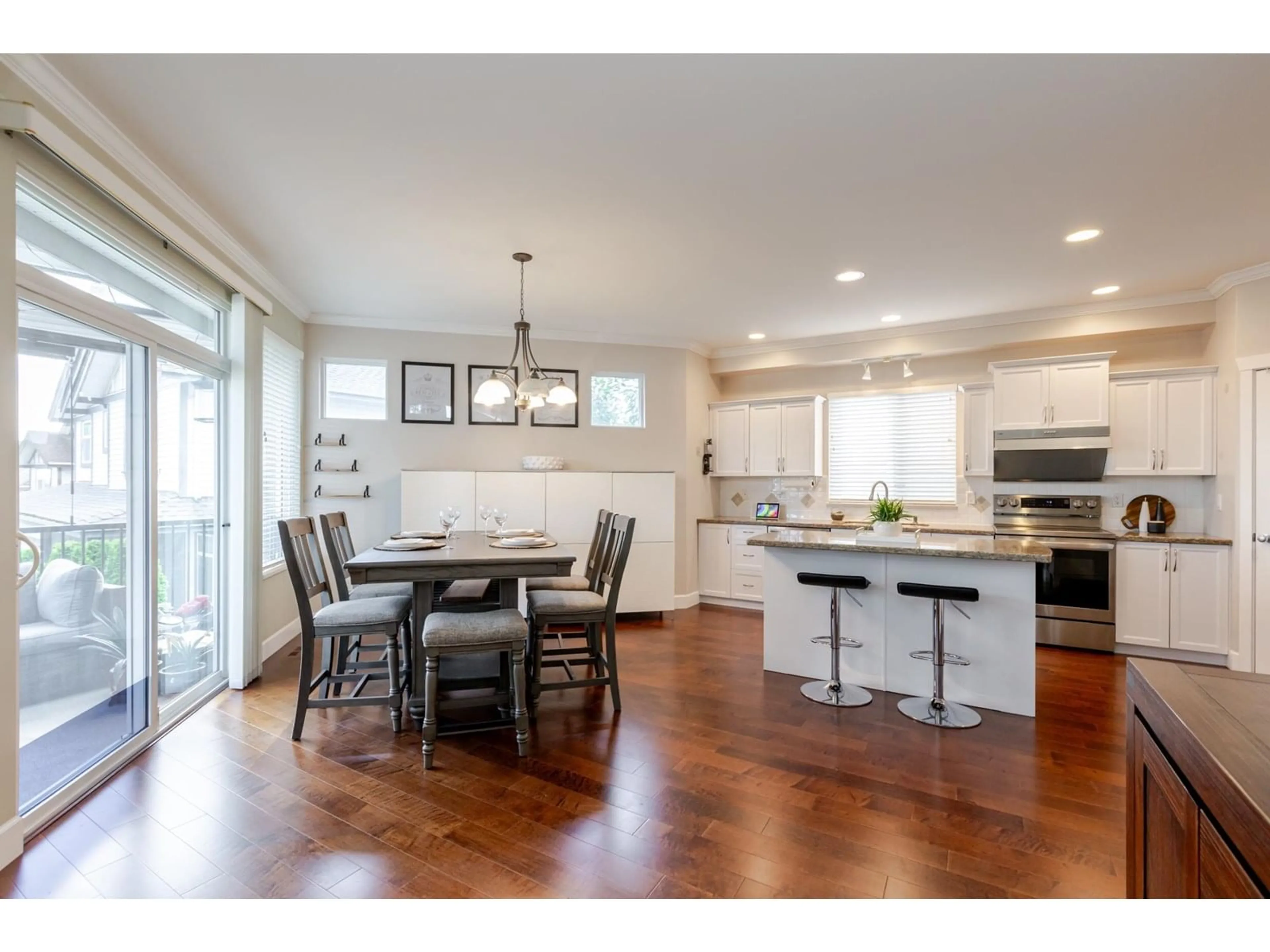 Open concept kitchen, wood/laminate floor for 20216 70A, Langley British Columbia V2Y2Y6
