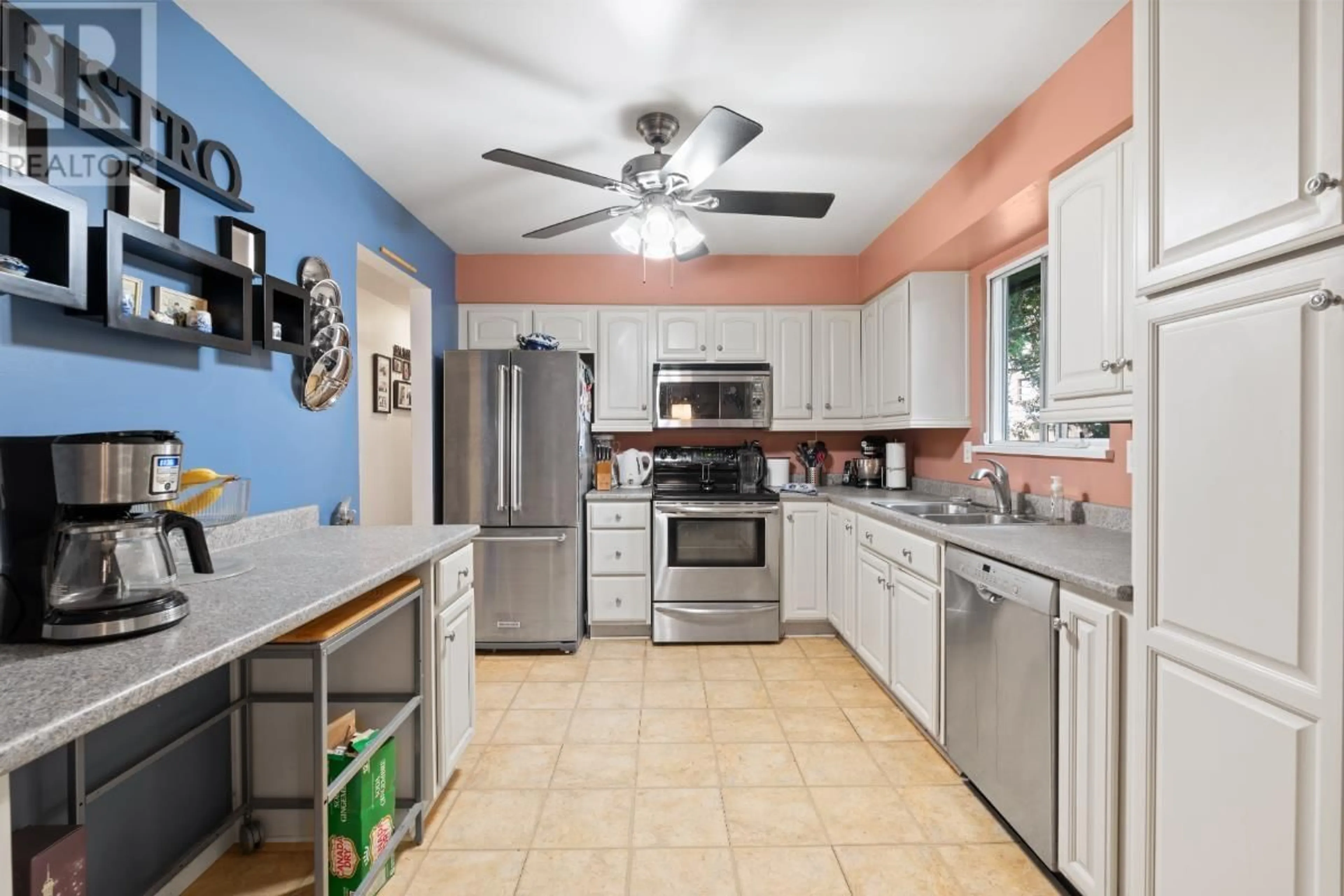 Standard kitchen, ceramic/tile floor for 11829 218 STREET, Maple Ridge British Columbia V2X7W1