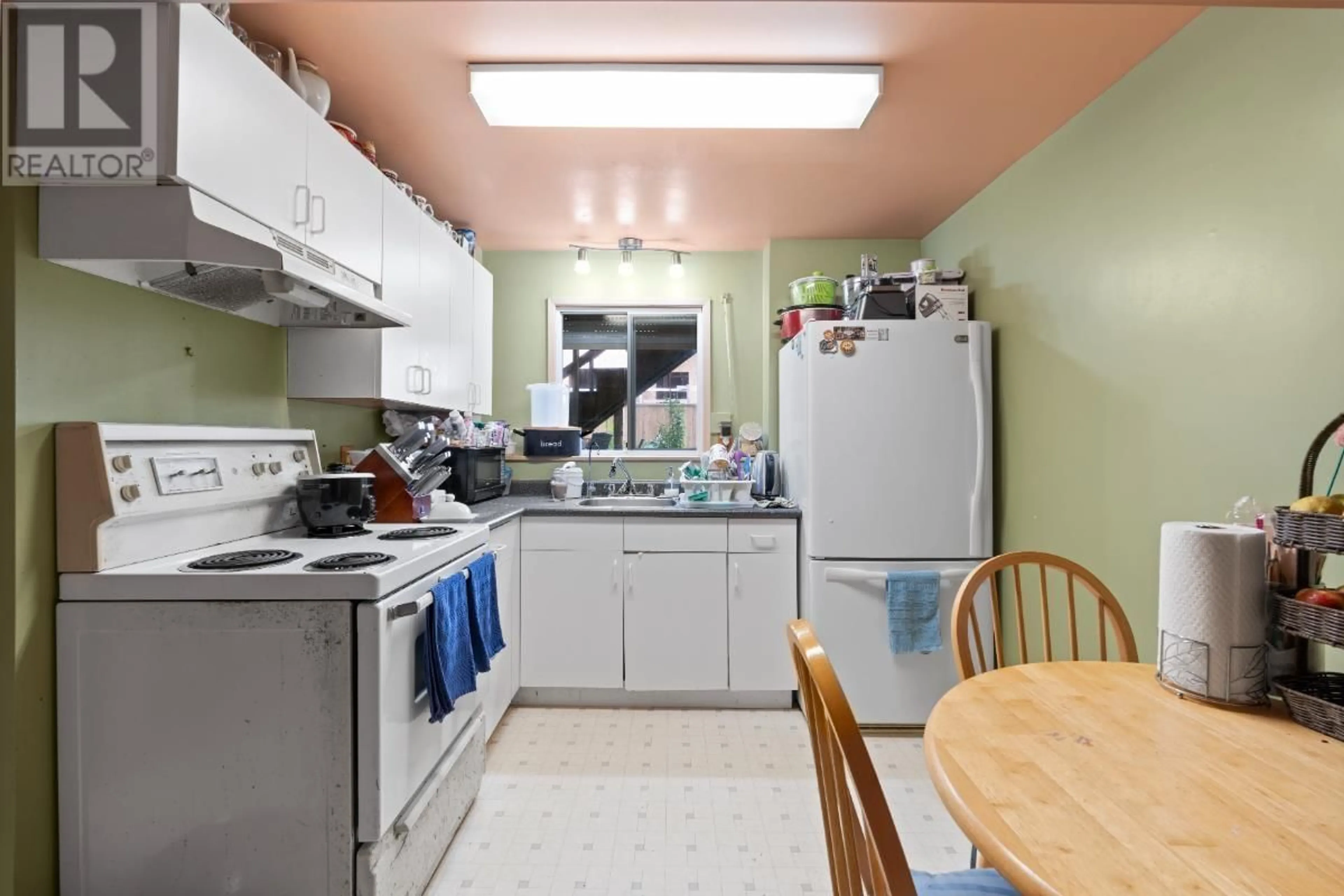 Standard kitchen, unknown for 11829 218 STREET, Maple Ridge British Columbia V2X7W1