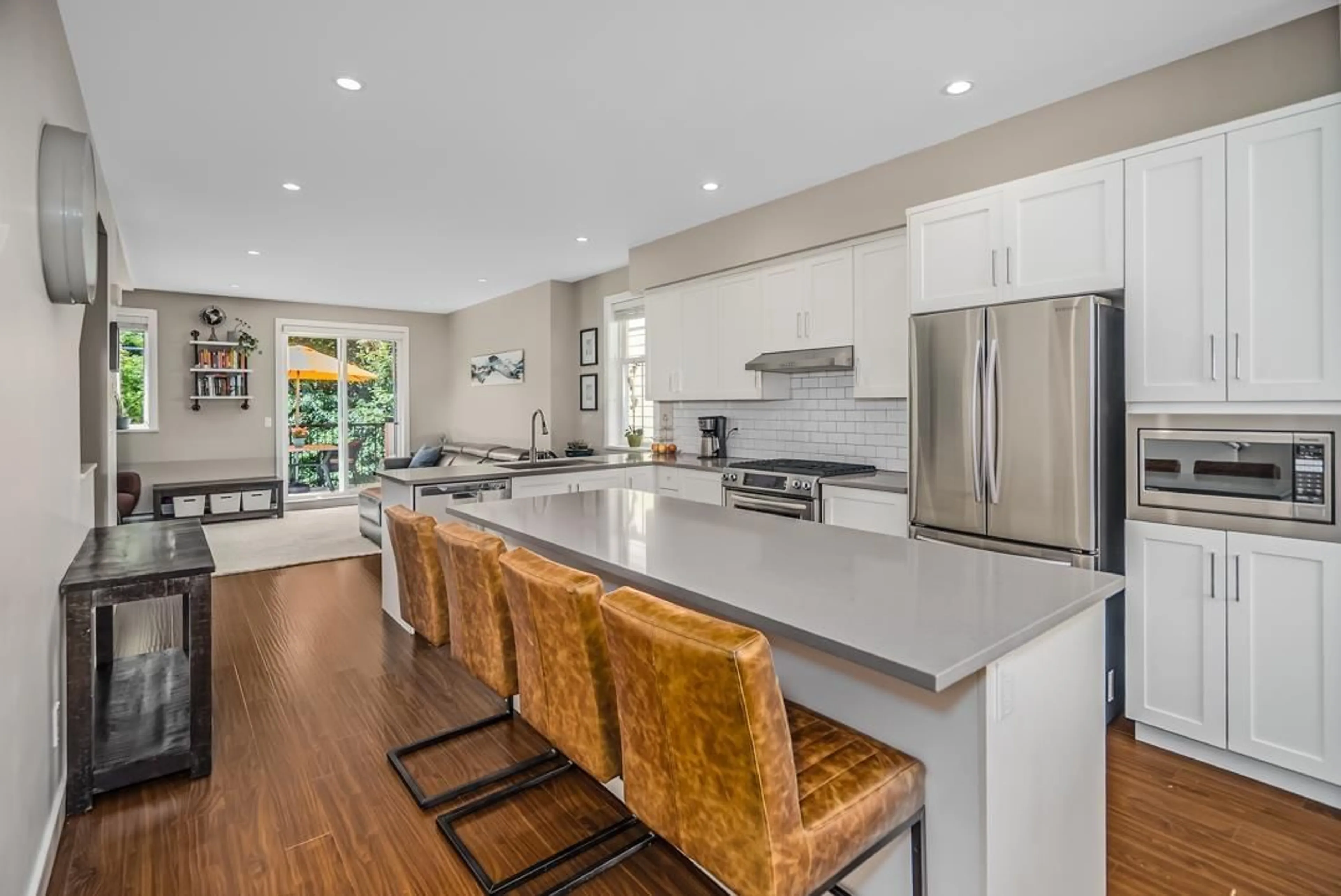 Open concept kitchen, ceramic/tile floor for 5 - 15588 32, Surrey British Columbia V3Z0G3