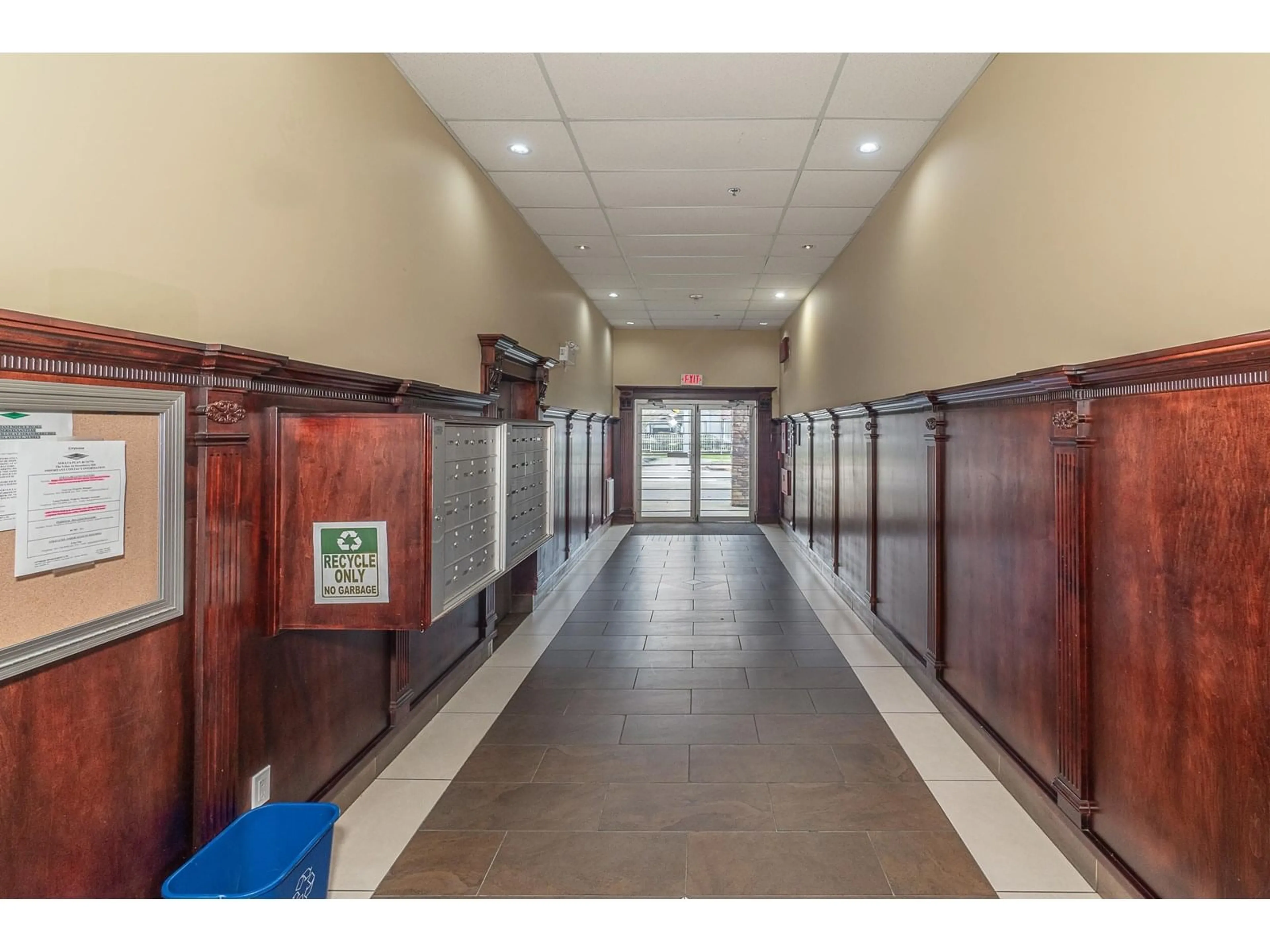 Indoor foyer for 312 - 12088 75A, Surrey British Columbia V3W1Y4