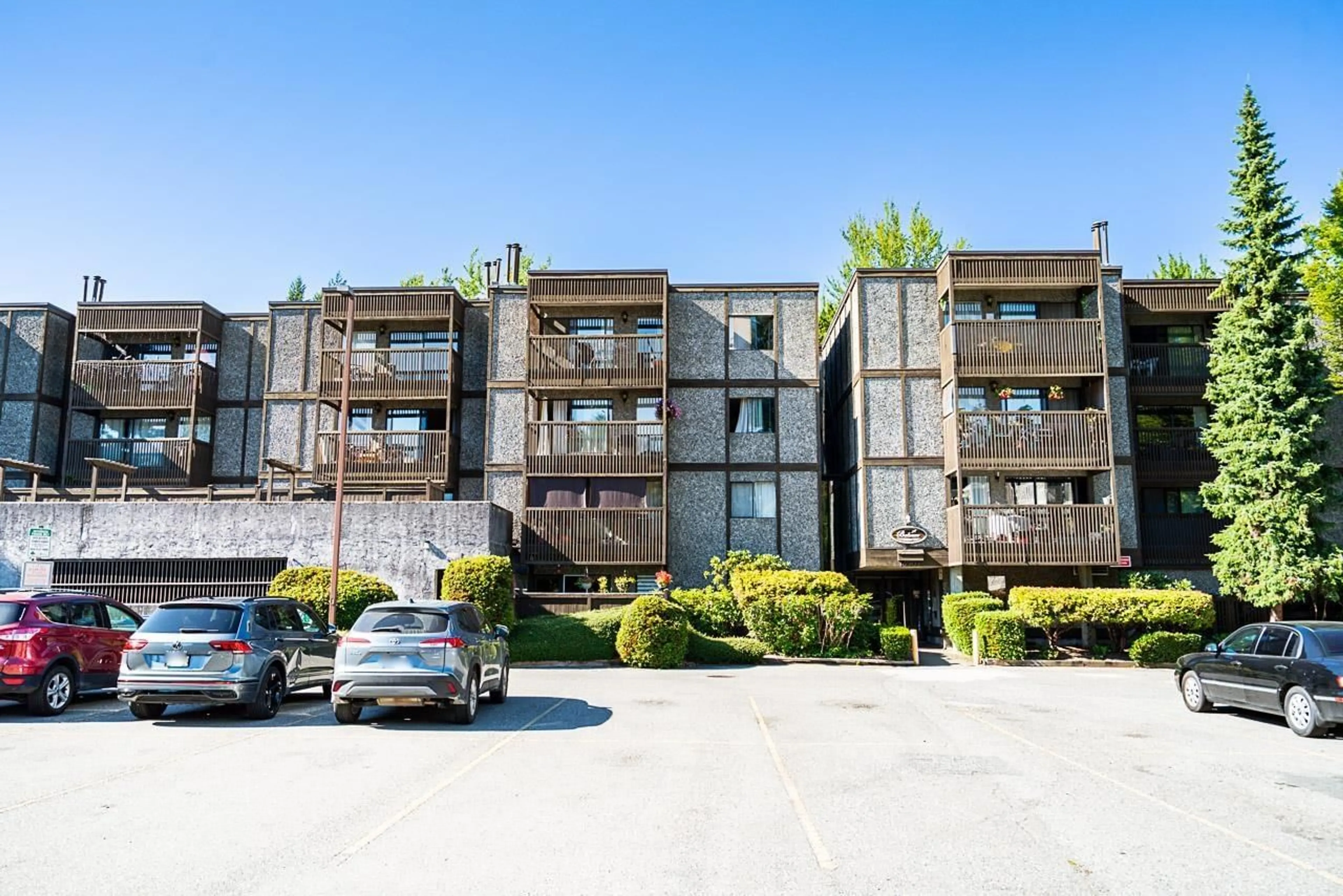 Patio, building for 110 - 13507 96, Surrey British Columbia V3V7P3