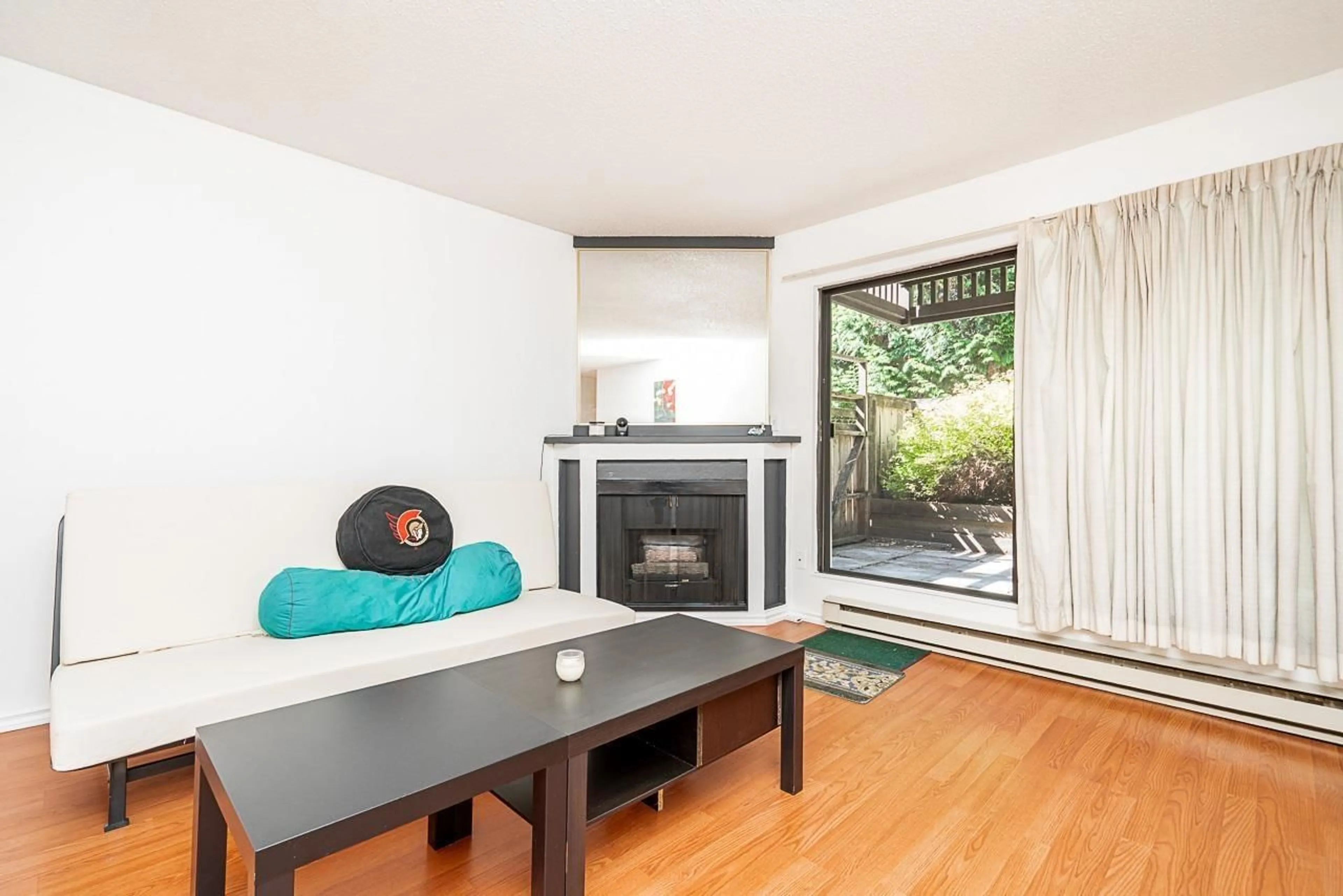 Living room with furniture, wood/laminate floor for 110 - 13507 96, Surrey British Columbia V3V7P3