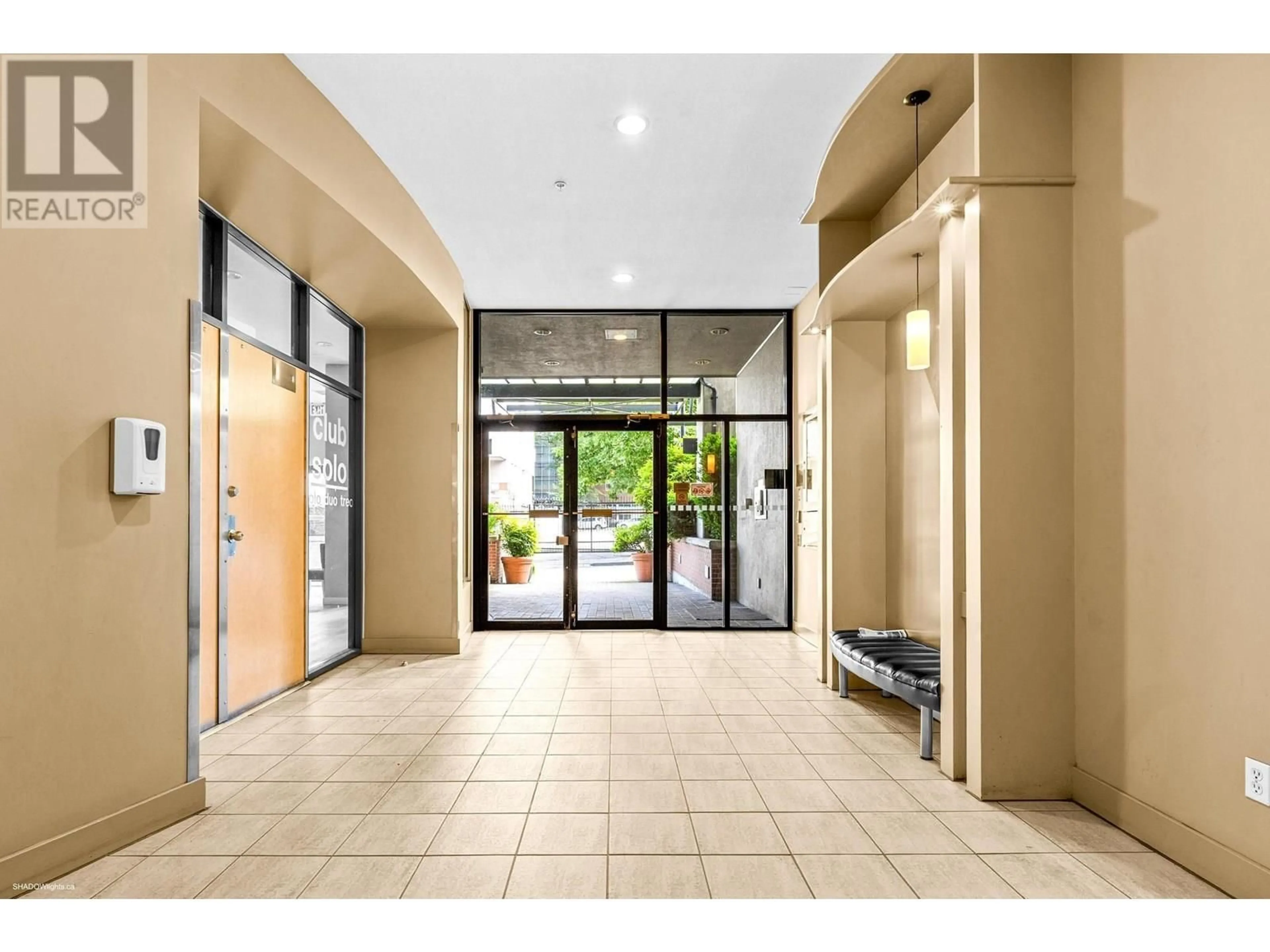 Indoor foyer for 207 - 2228 MARSTRAND AVENUE, Vancouver British Columbia V6K4T1
