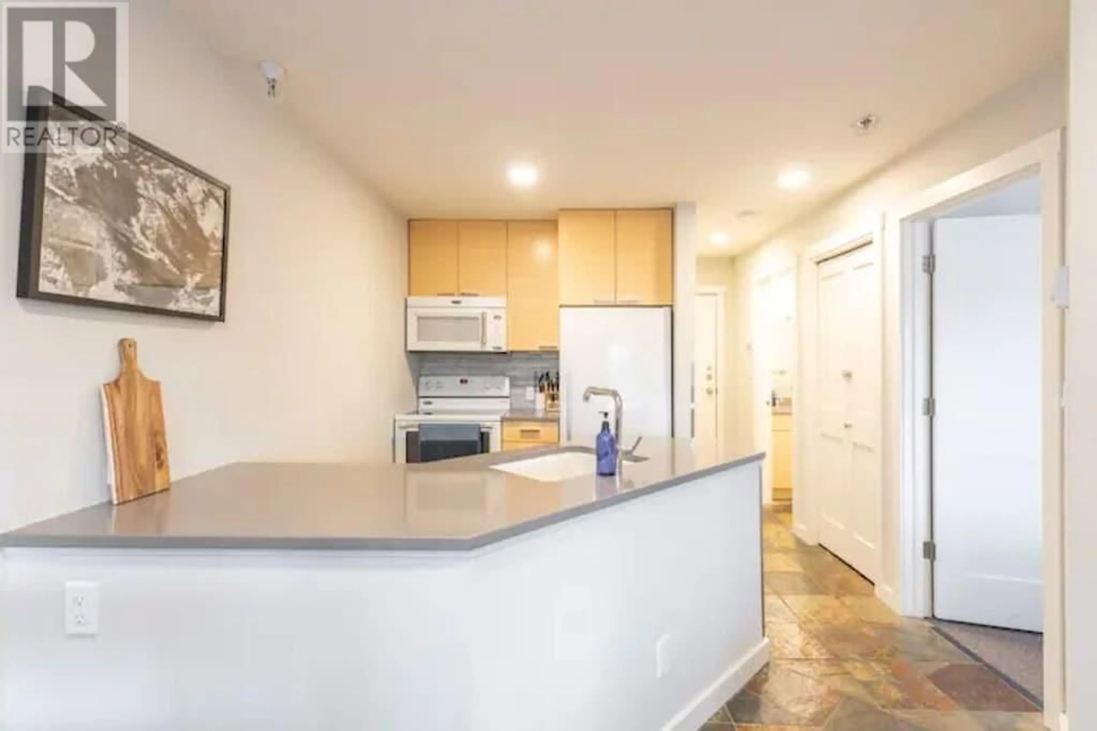 Standard kitchen, unknown for 254 - 4340 LORIMER ROAD, Whistler British Columbia V8E1A5