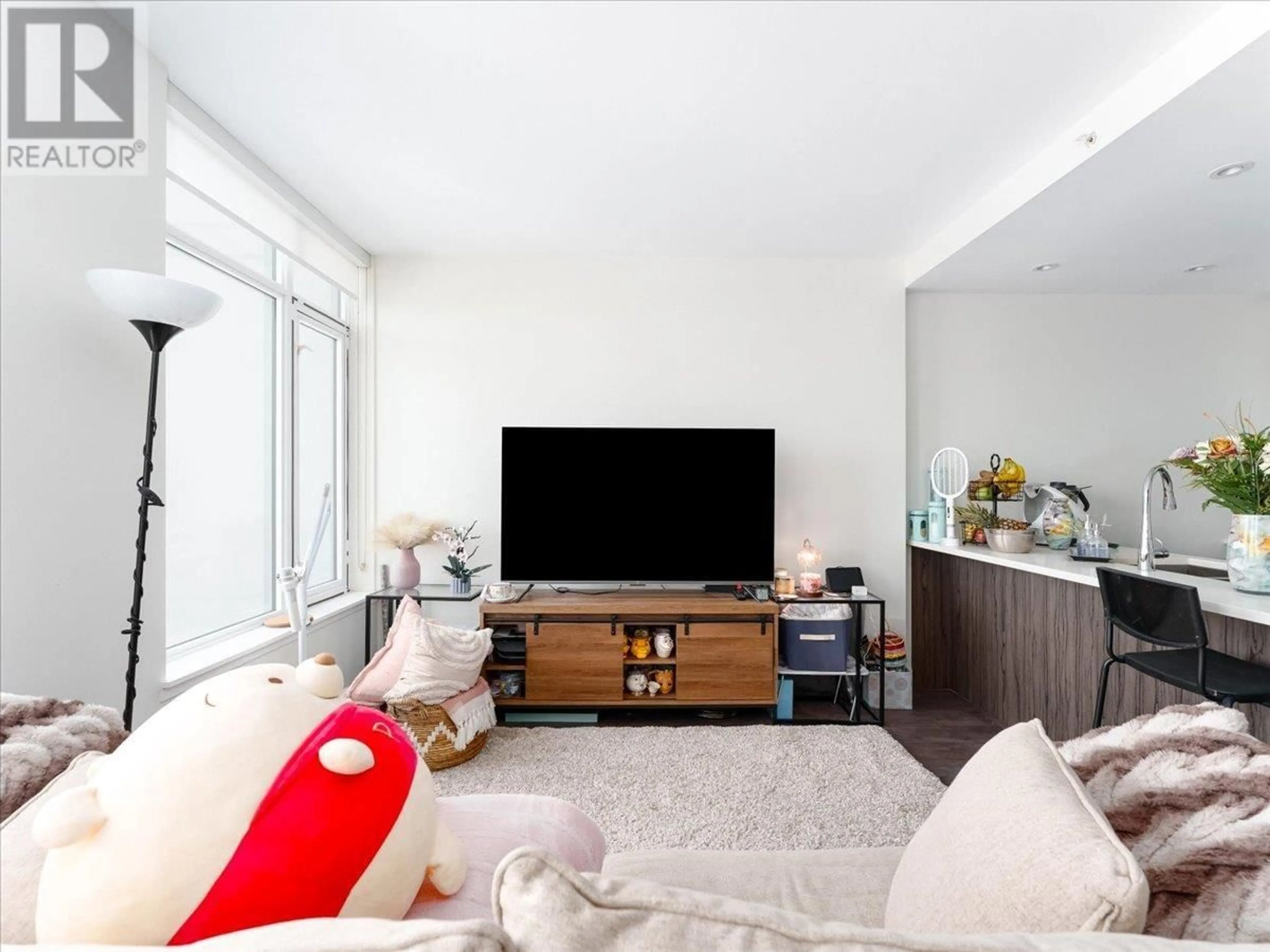 Living room with furniture, unknown for 1407 - 258 NELSON'S COURT, New Westminster British Columbia V3L0J9