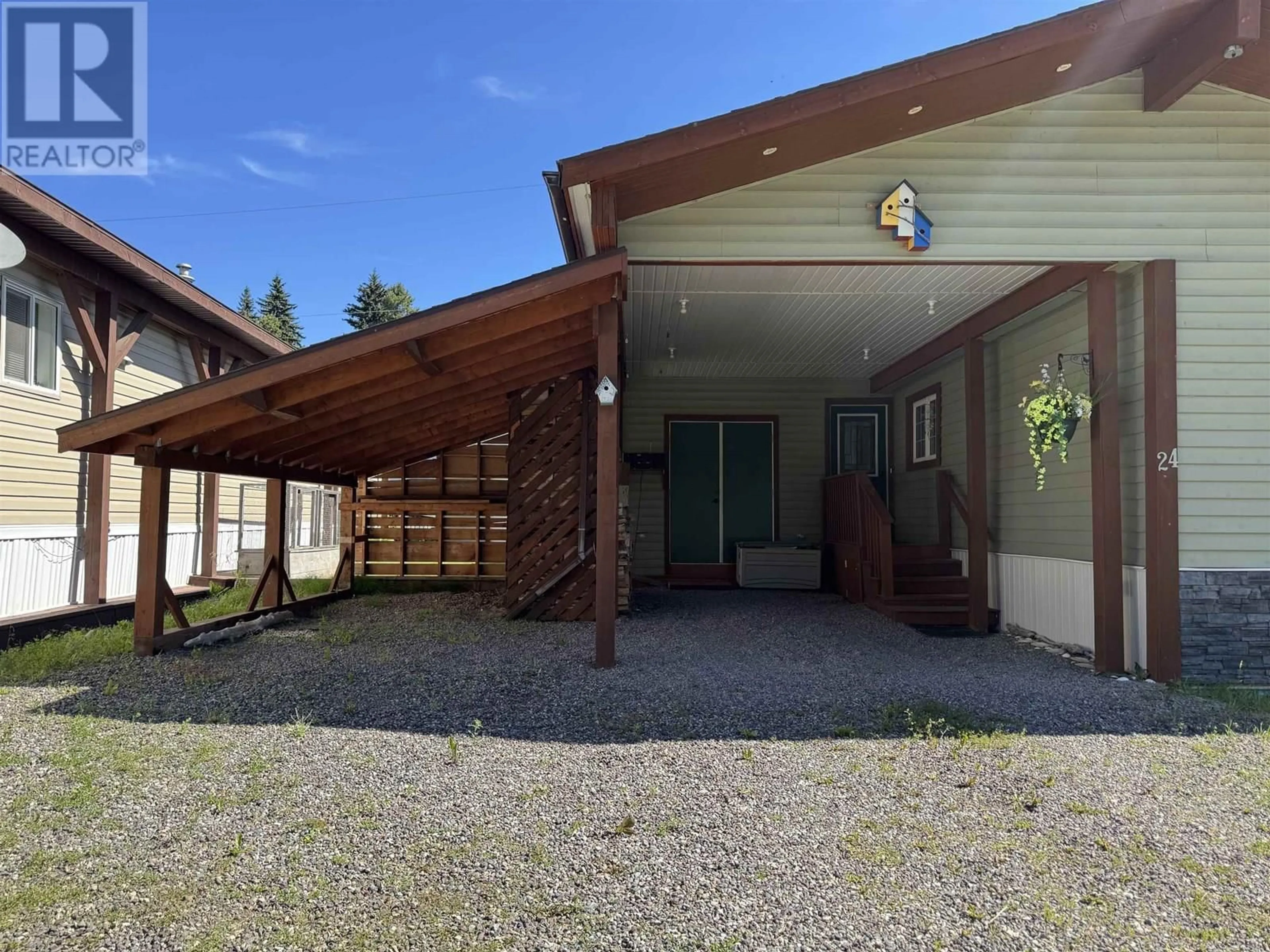 Indoor foyer for 24 - 4430 16 HIGHWAY, Smithers British Columbia V0J2N0