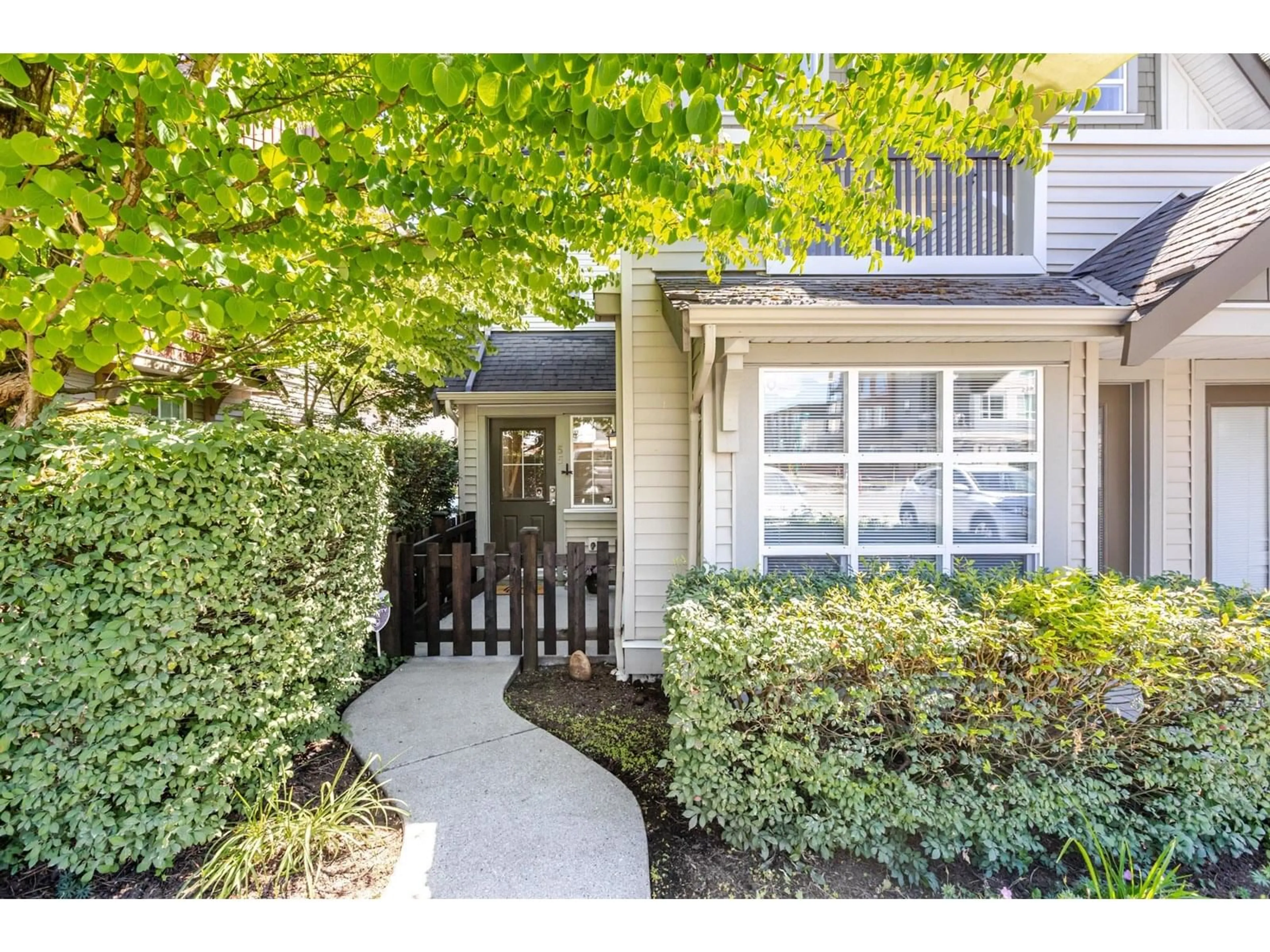 Indoor entryway for 55 - 7155 189, Surrey British Columbia V4N5S8