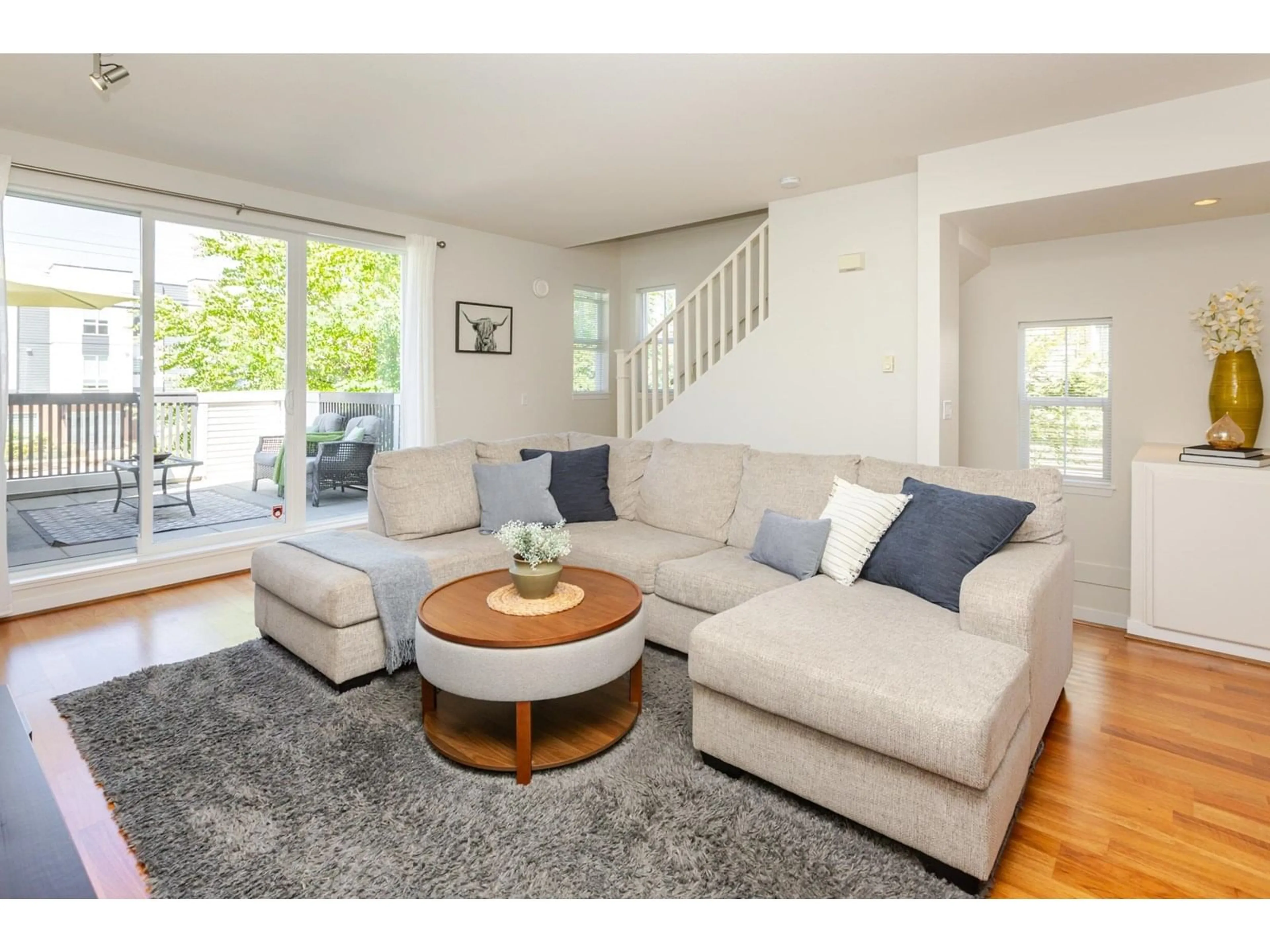 Living room with furniture, wood/laminate floor for 55 - 7155 189, Surrey British Columbia V4N5S8