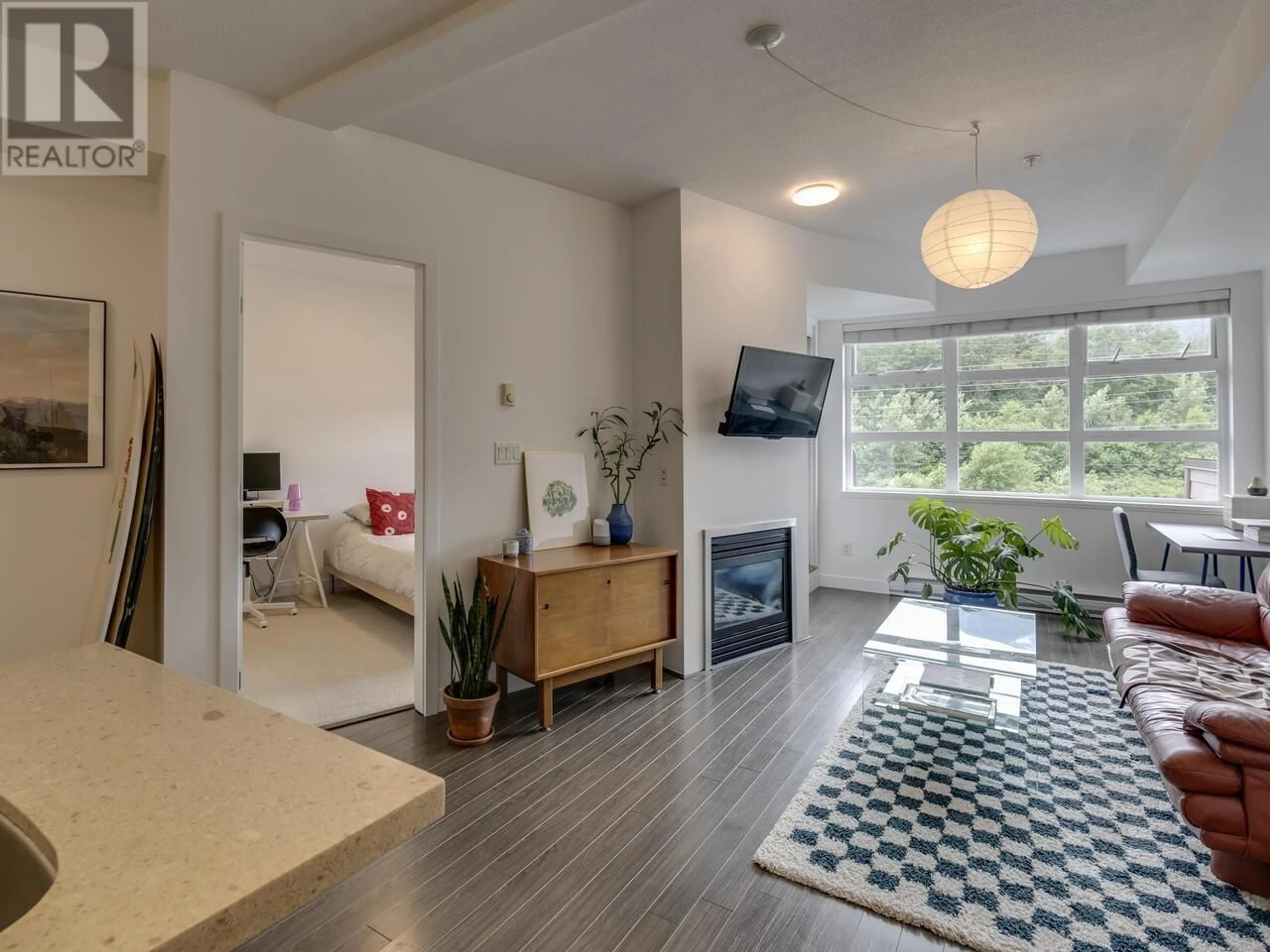 Living room with furniture, unknown for 213 - 41105 TANTALUS ROAD, Squamish British Columbia V8B0N3