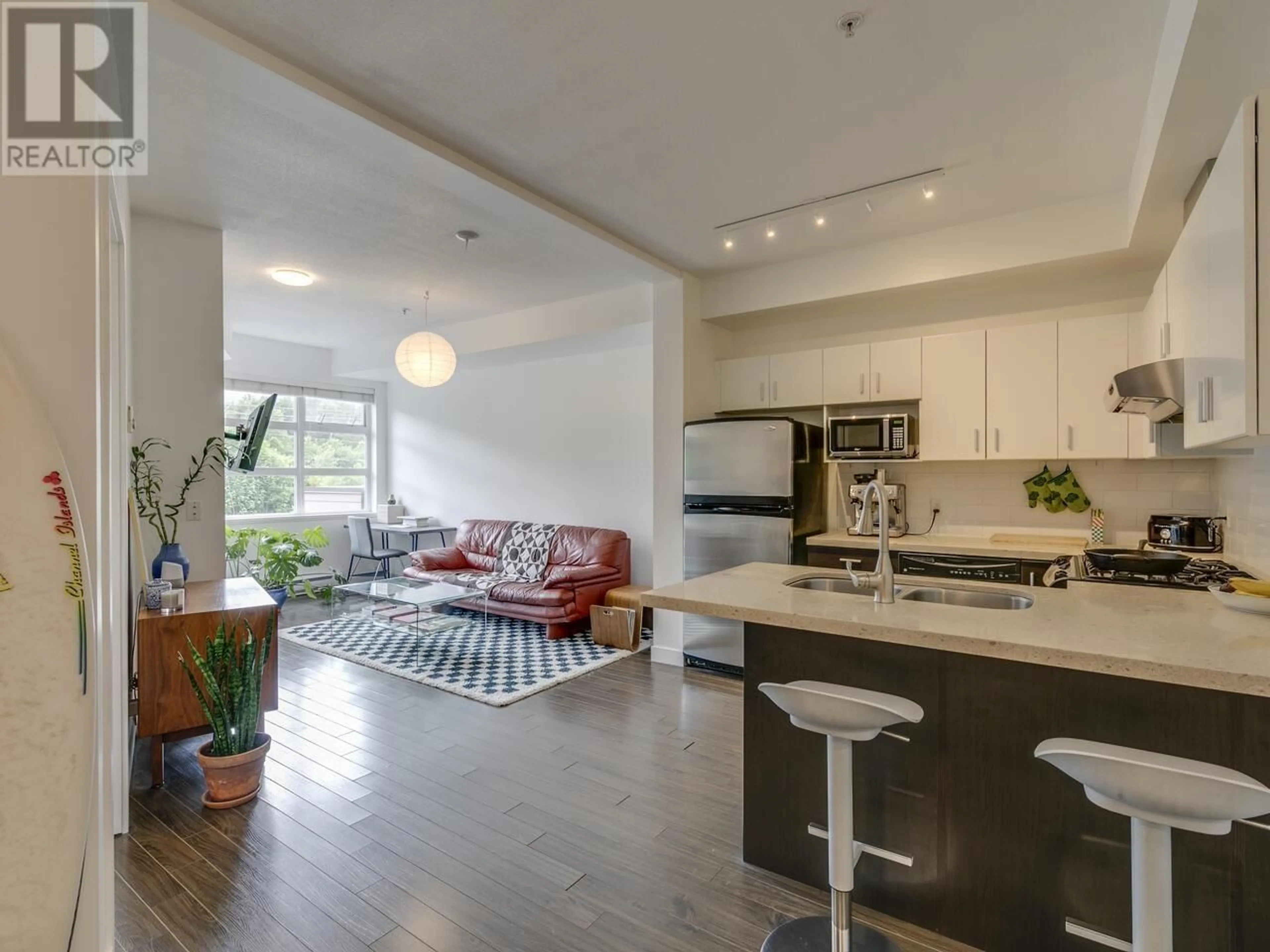 Open concept kitchen, unknown for 213 - 41105 TANTALUS ROAD, Squamish British Columbia V8B0N3