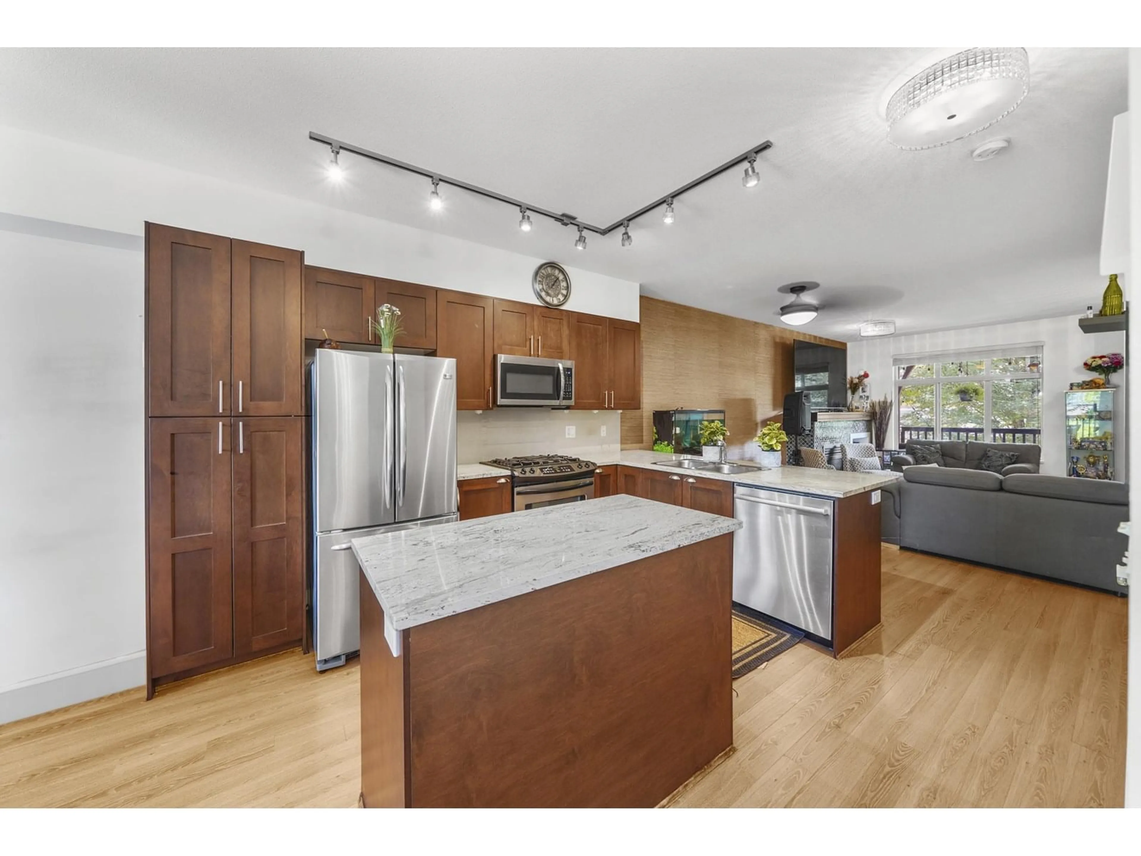 Open concept kitchen, unknown for 15 - 19478 65, Surrey British Columbia V4N5X5