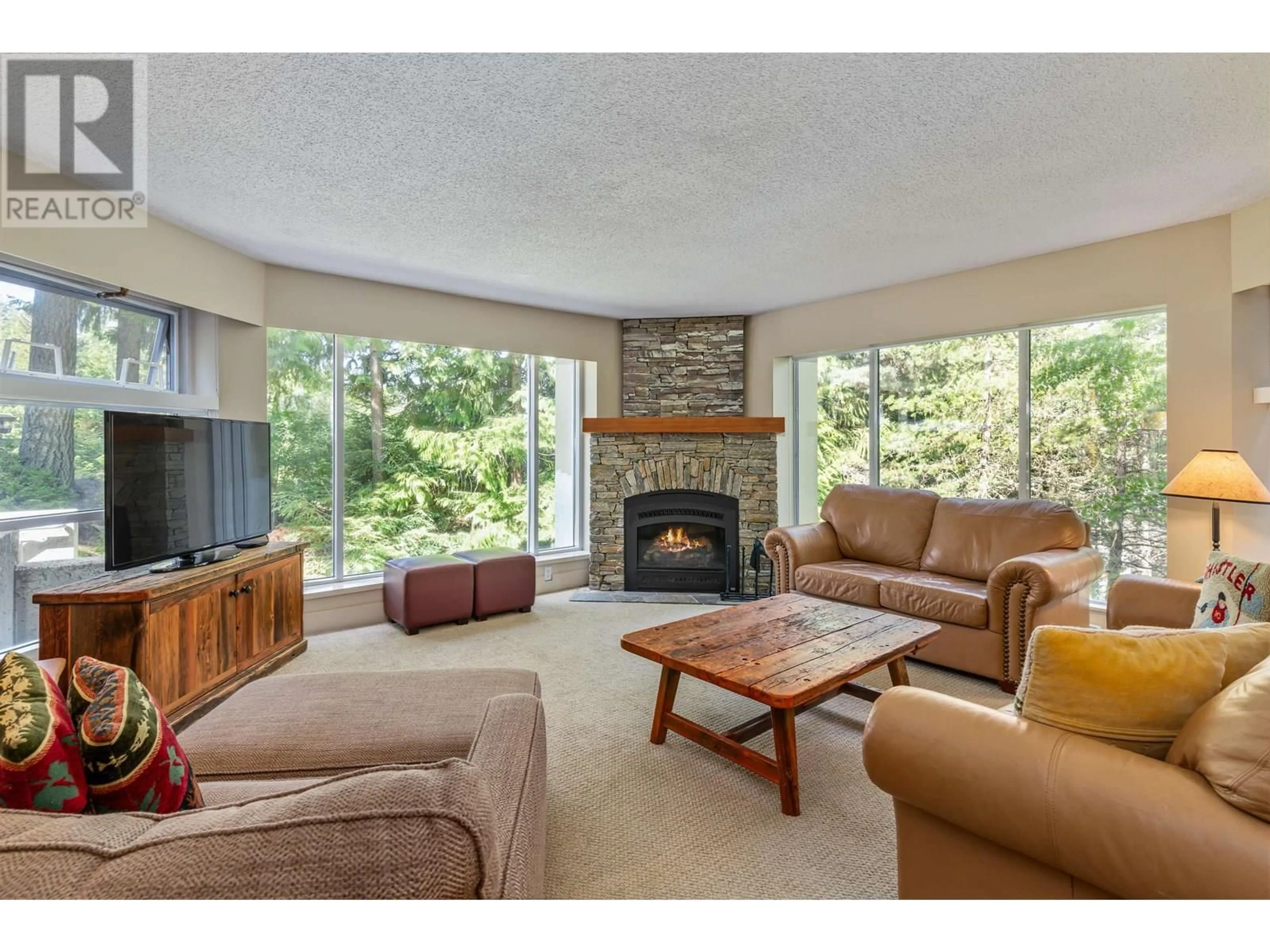 Living room with furniture, unknown for 108 - 4910 SPEARHEAD PLACE, Whistler British Columbia V0N1B4