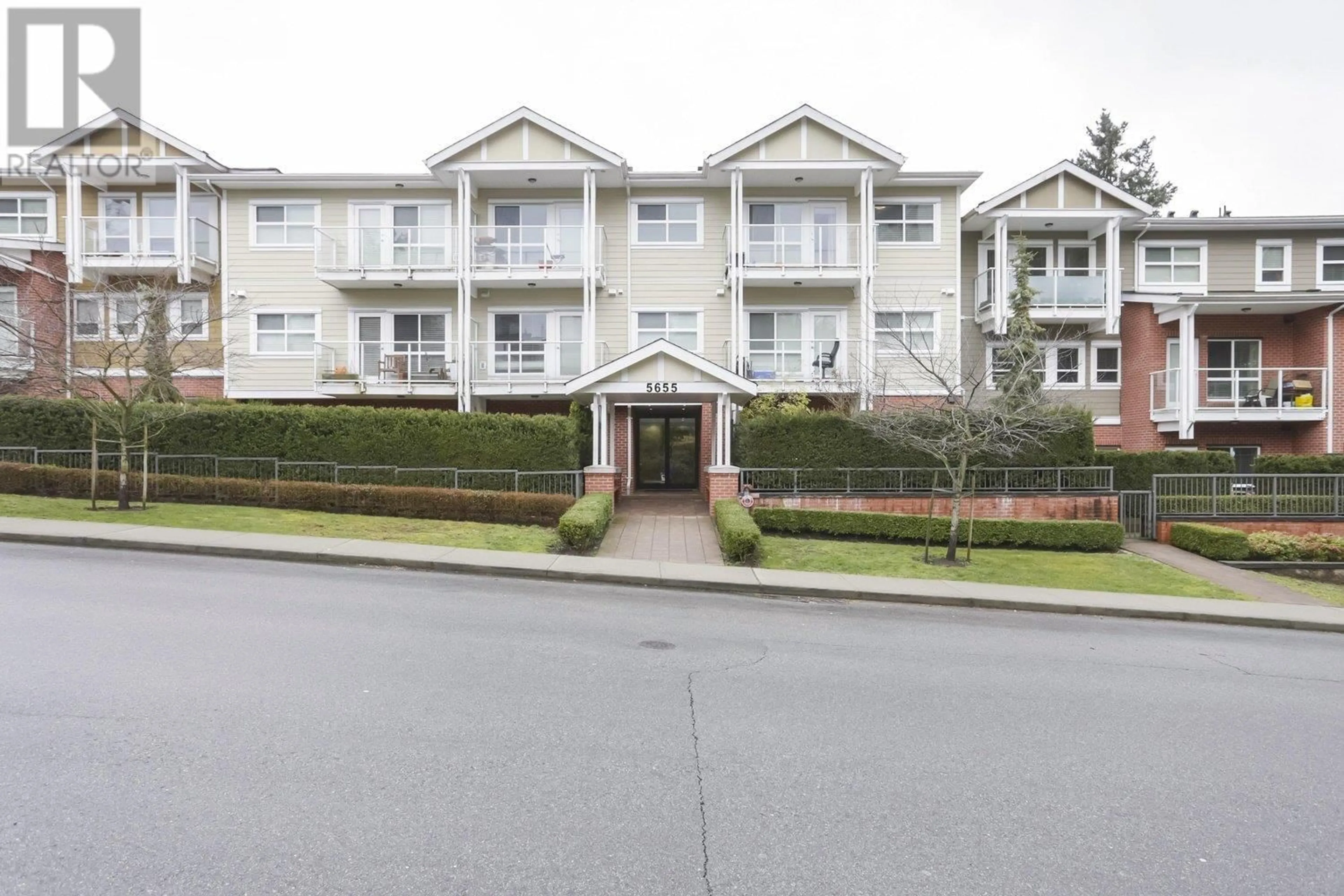 Unknown for 310 - 5655 INMAN AVENUE, Burnaby British Columbia V5H2M2