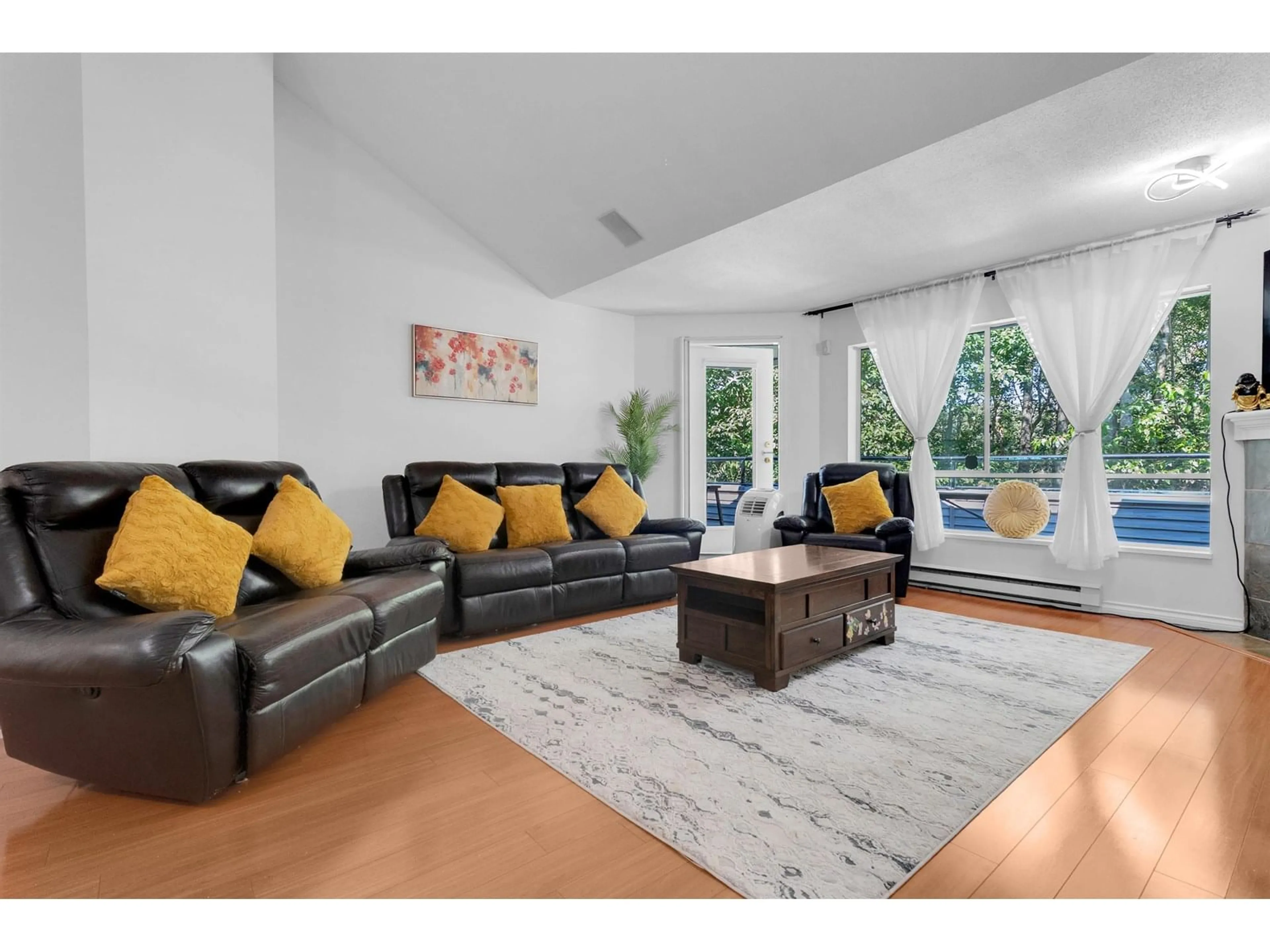 Living room with furniture, unknown for 11 - 13670 84, Surrey British Columbia V3W0T6