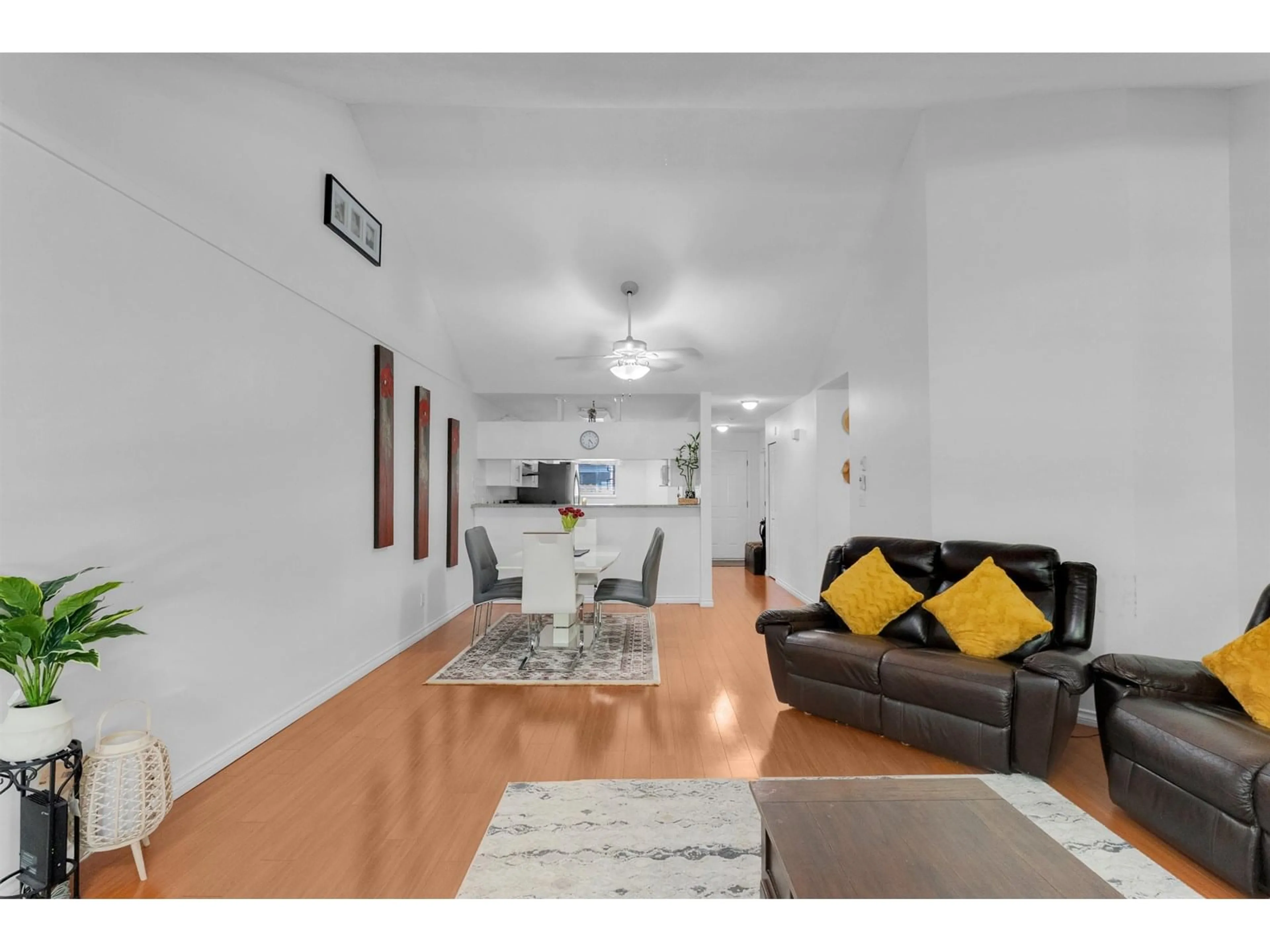 Living room with furniture, unknown for 11 - 13670 84, Surrey British Columbia V3W0T6