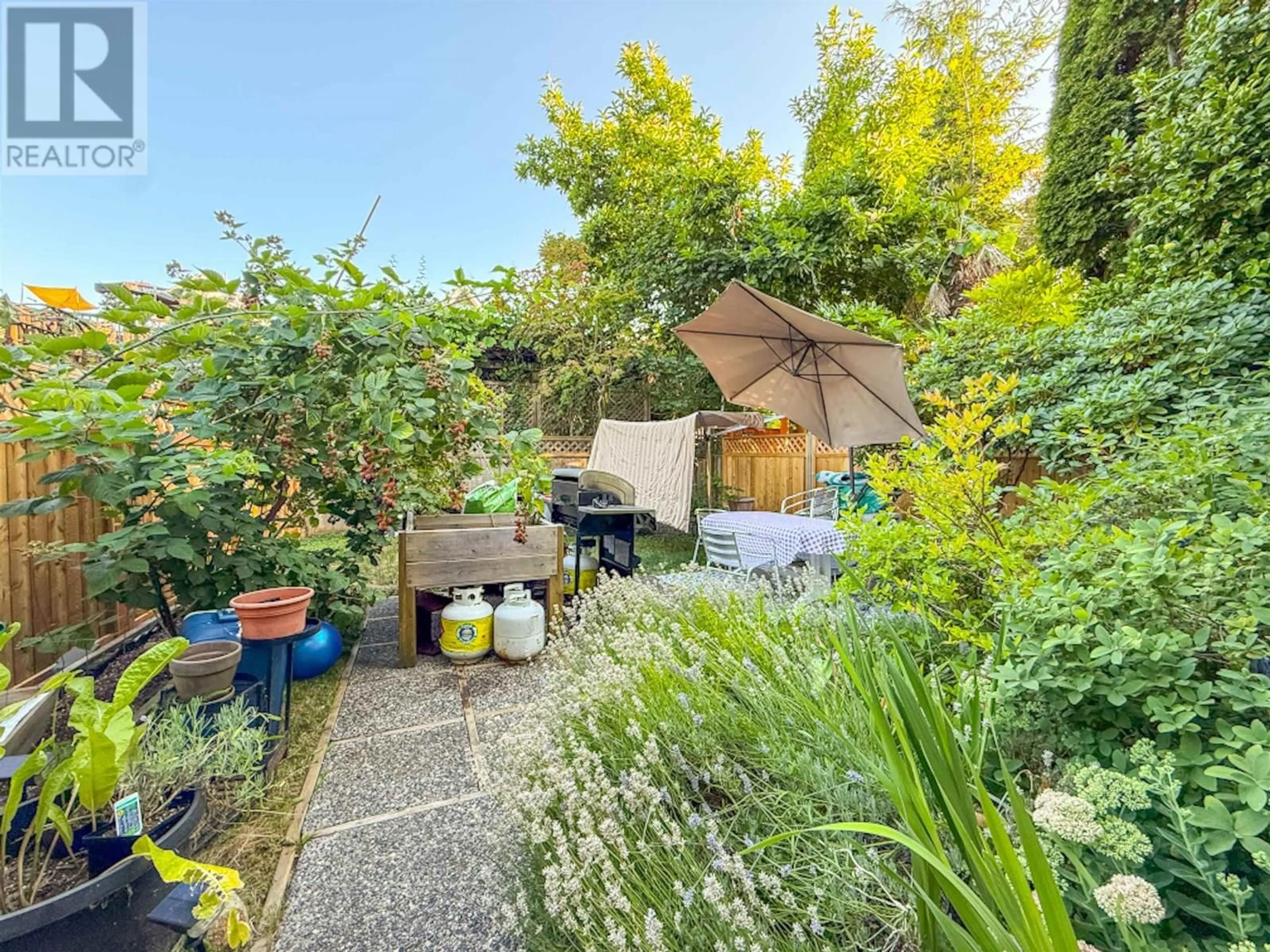 Patio, street for 1734 4TH AVENUE, Vancouver British Columbia V5N1K1
